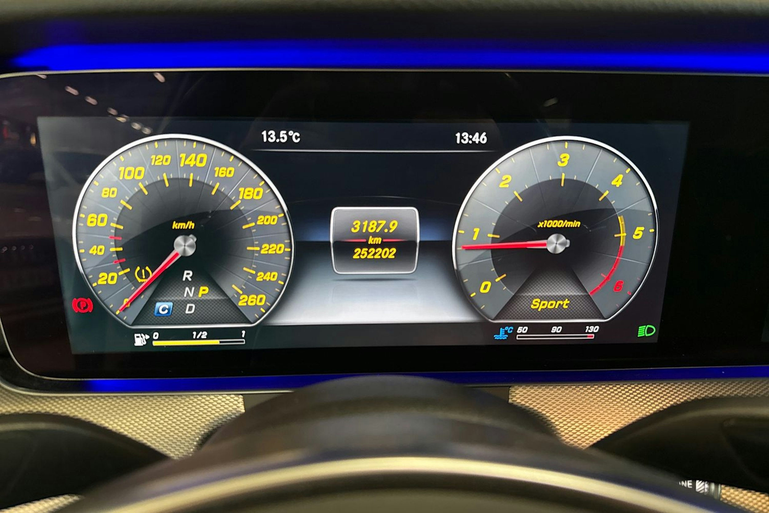 valkoinen Mercedes-Benz E 2016 kuva 12.