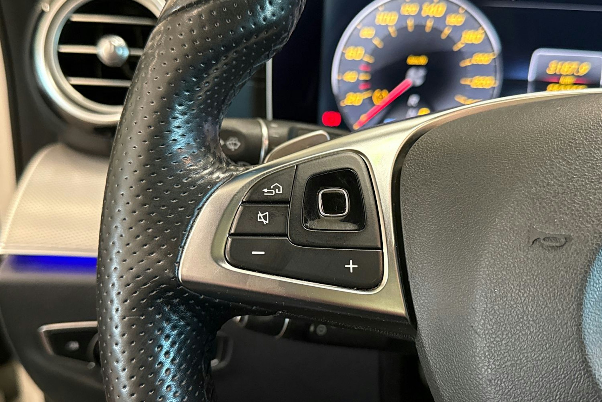 valkoinen Mercedes-Benz E 2016 kuva 14.