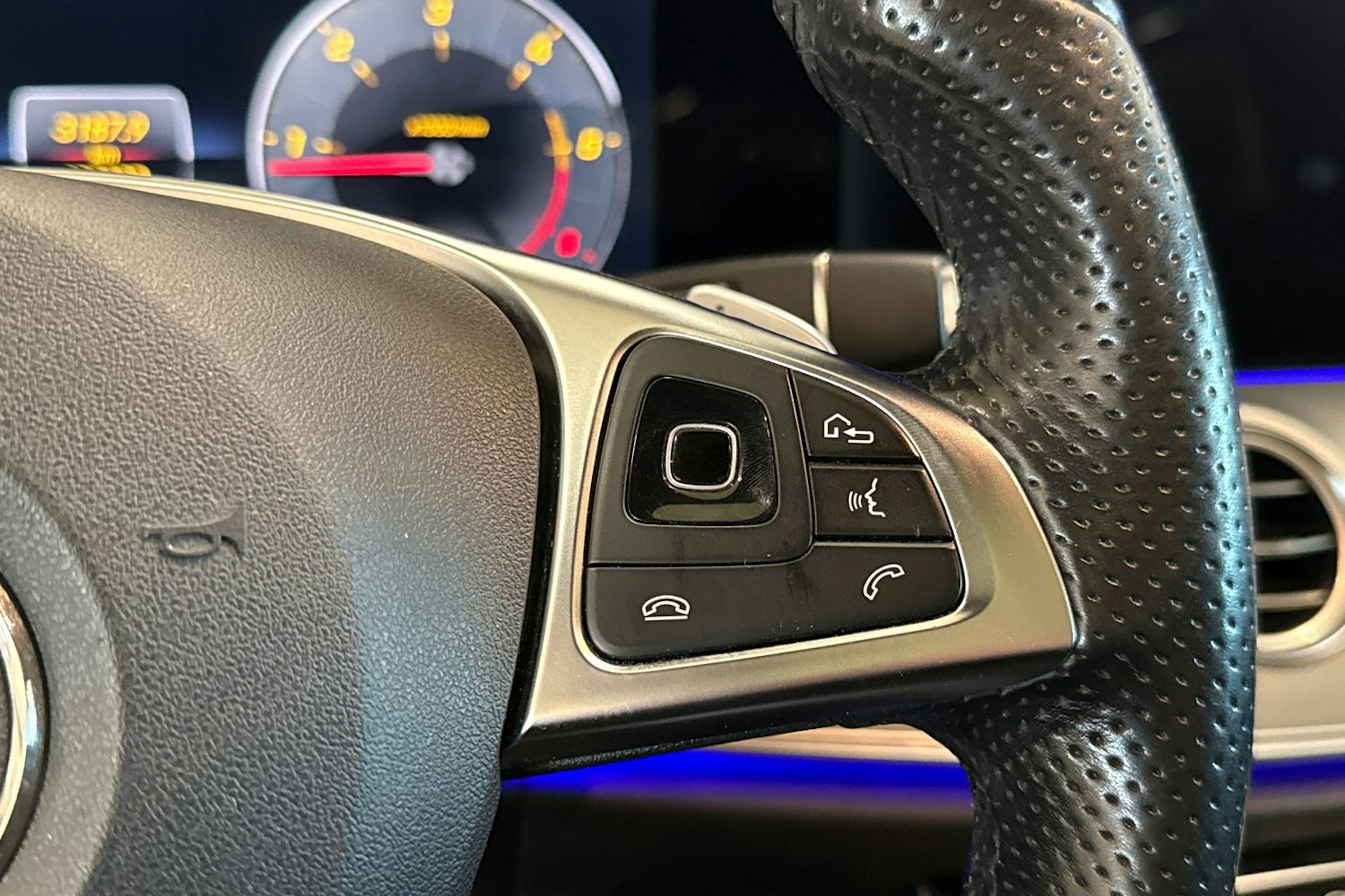 valkoinen Mercedes-Benz E 2016 kuva 15.