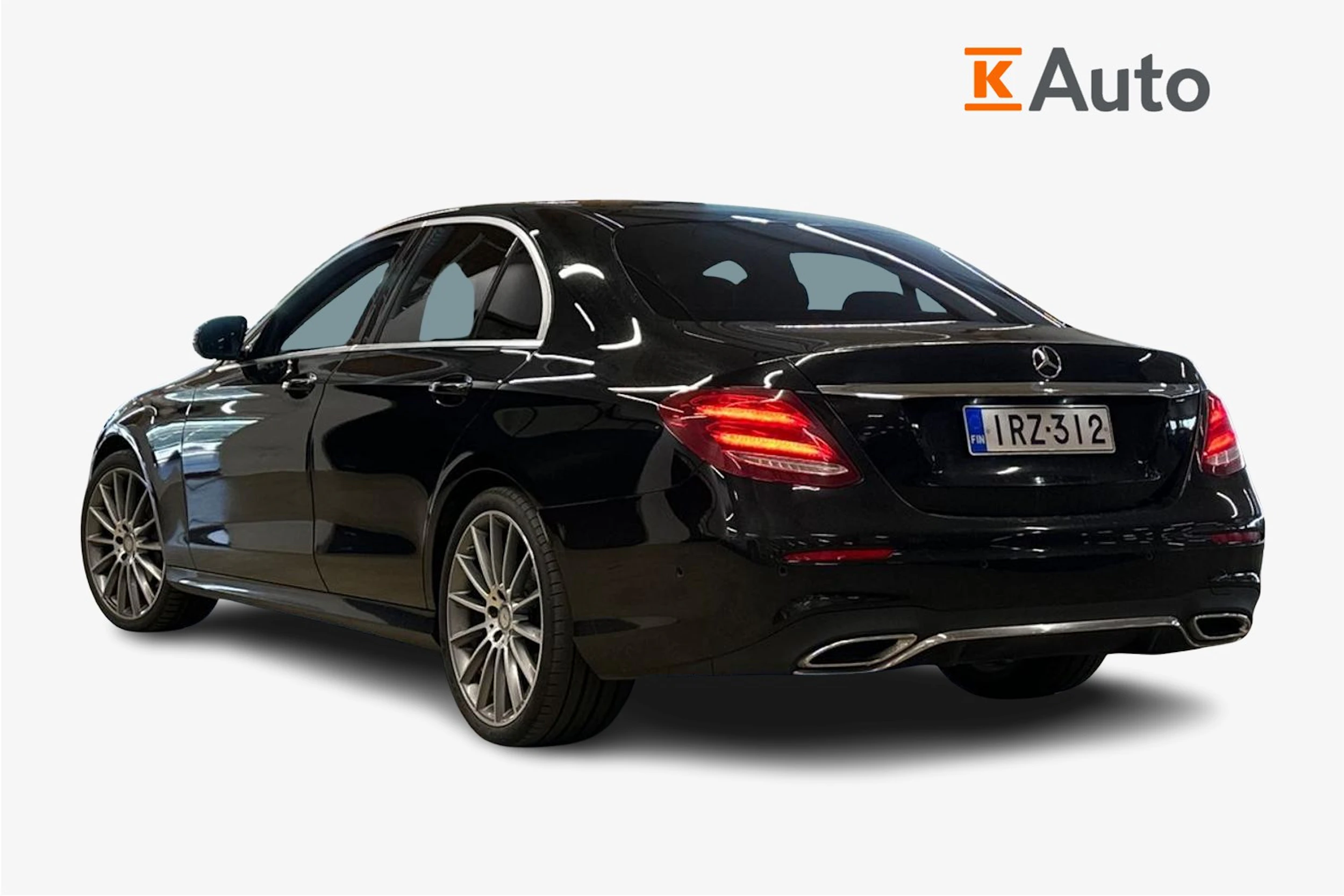 musta Mercedes-Benz E 2016 kuva 2.