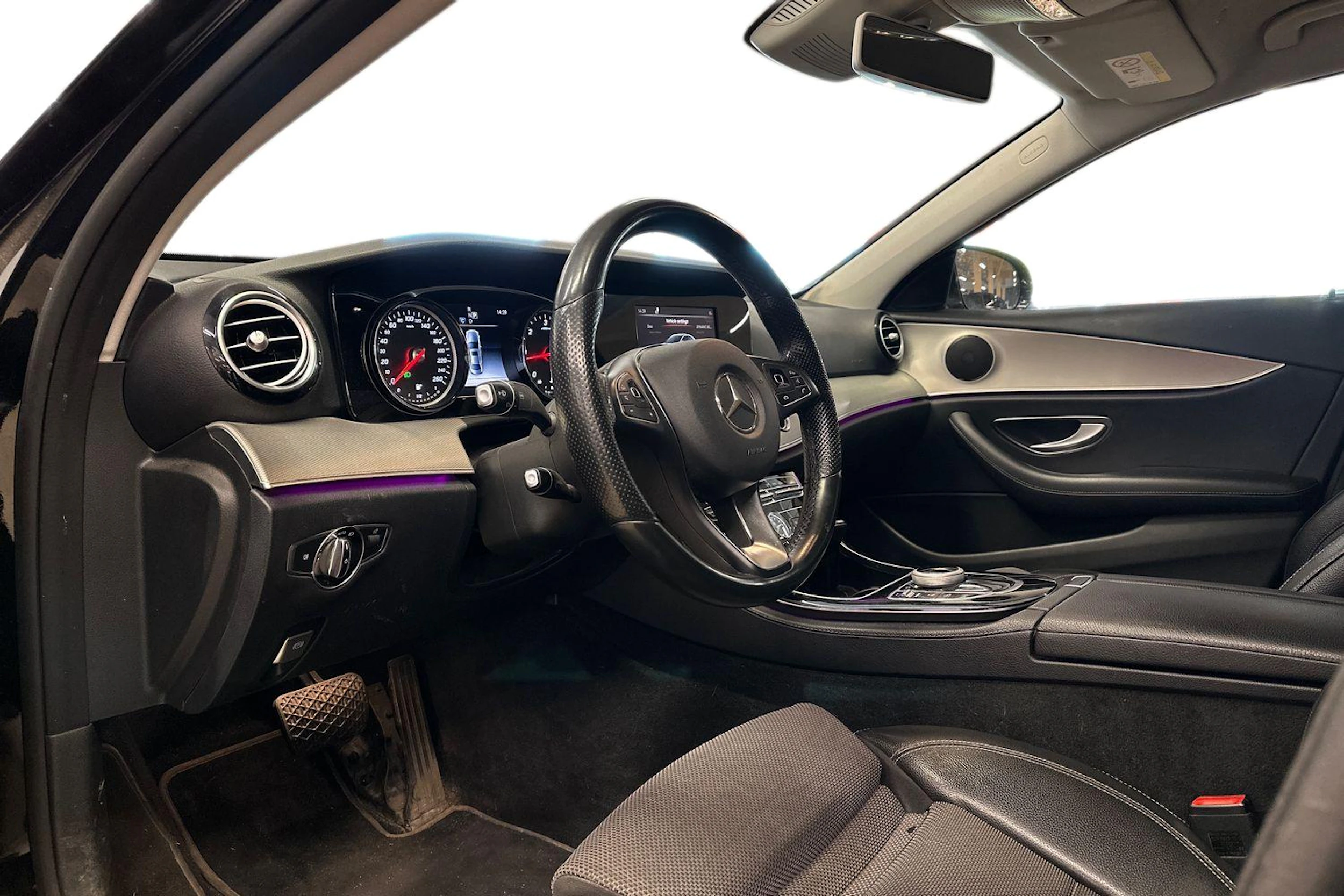 musta Mercedes-Benz E 2016 kuva 3.