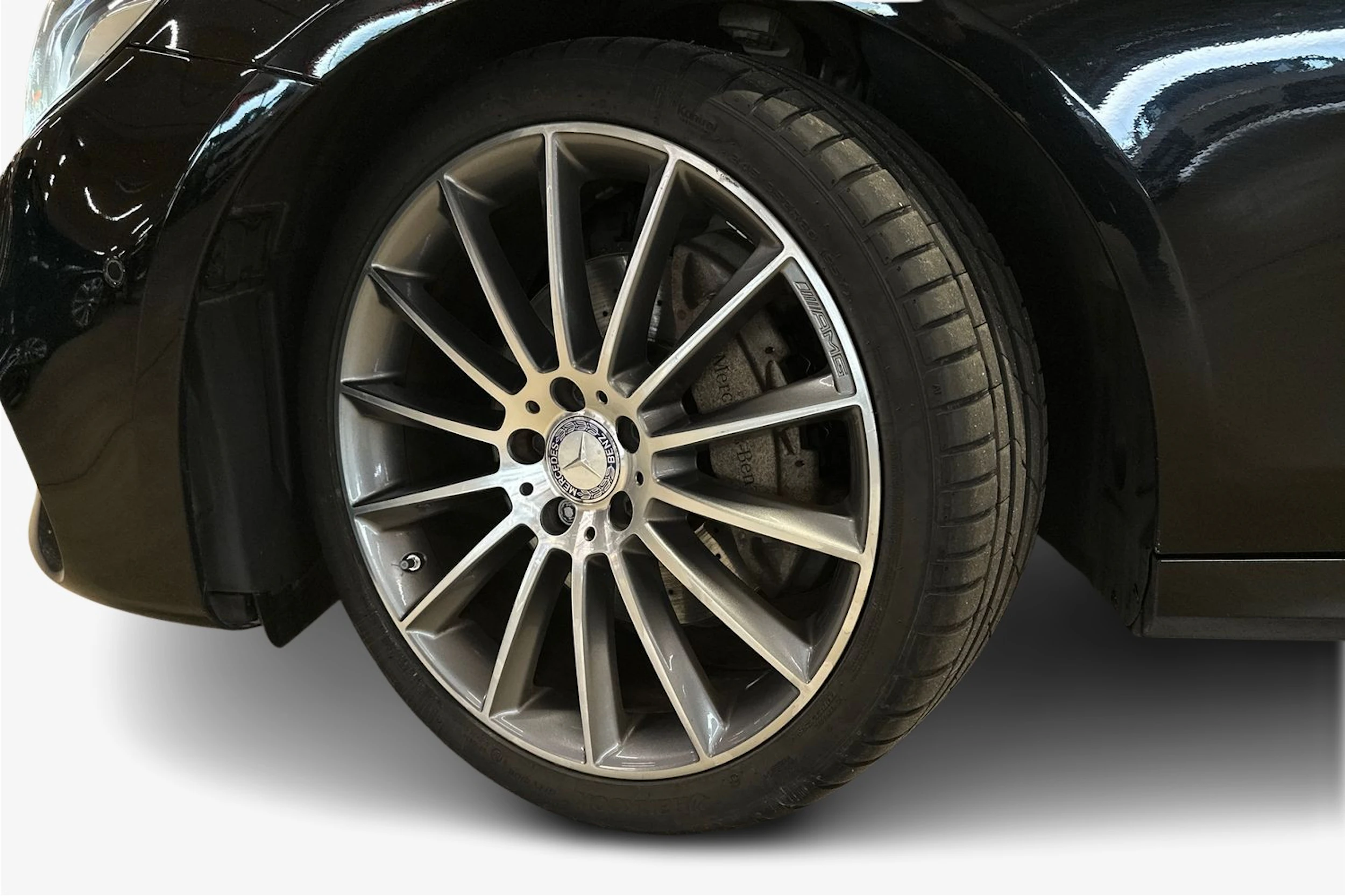 musta Mercedes-Benz E 2016 kuva 9.