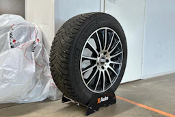 musta Mercedes-Benz E 2016 kuva 10.