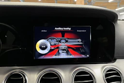 musta Mercedes-Benz E 2016 kuva 15.