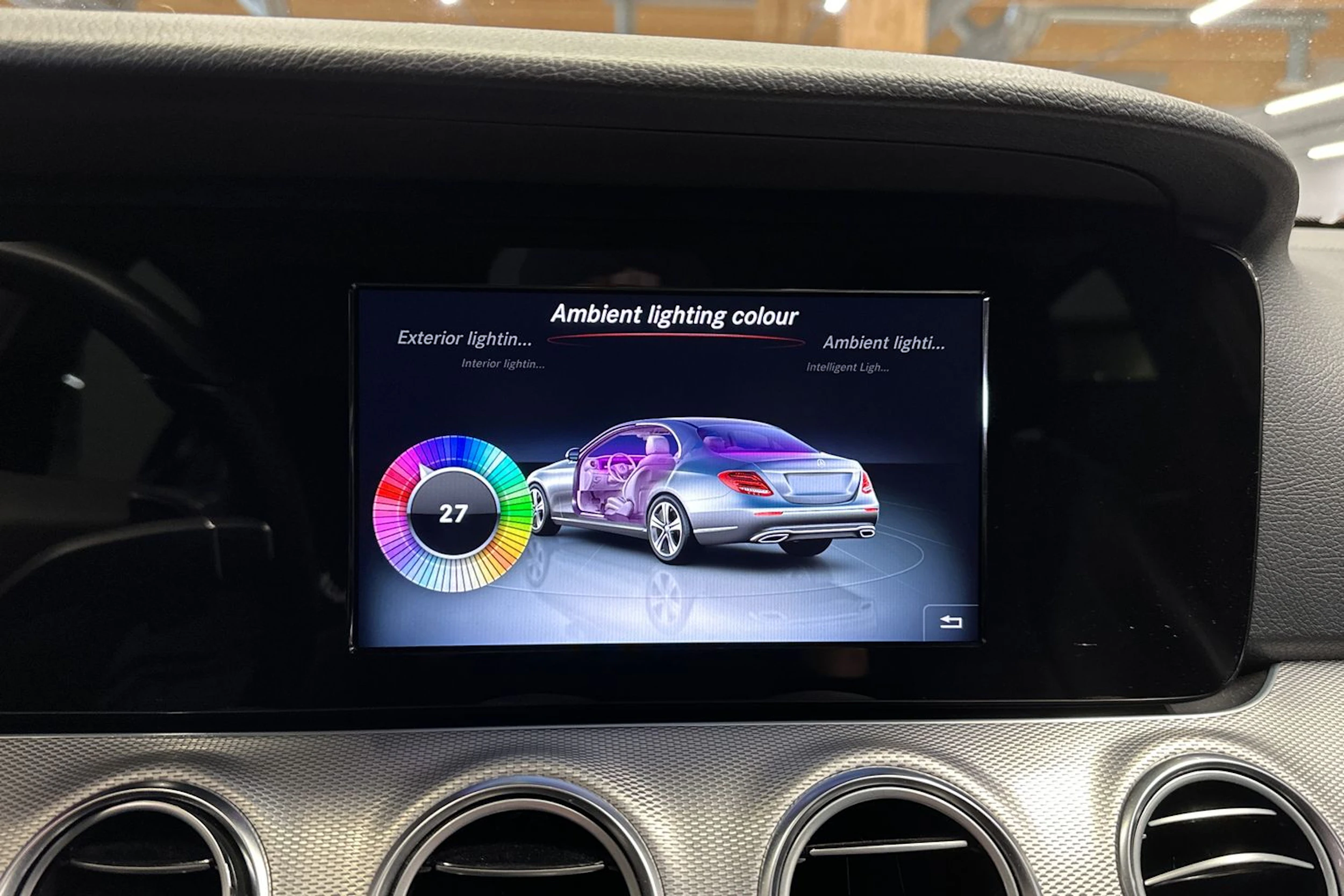 musta Mercedes-Benz E 2016 kuva 16.