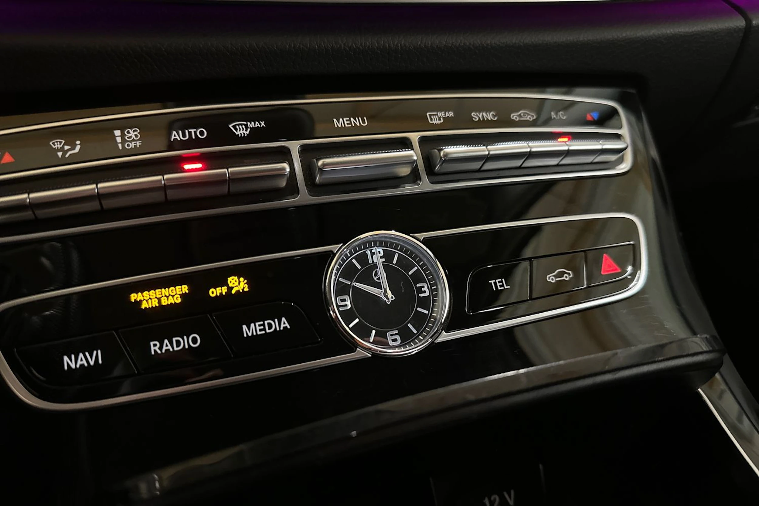 musta Mercedes-Benz E 2016 kuva 19.