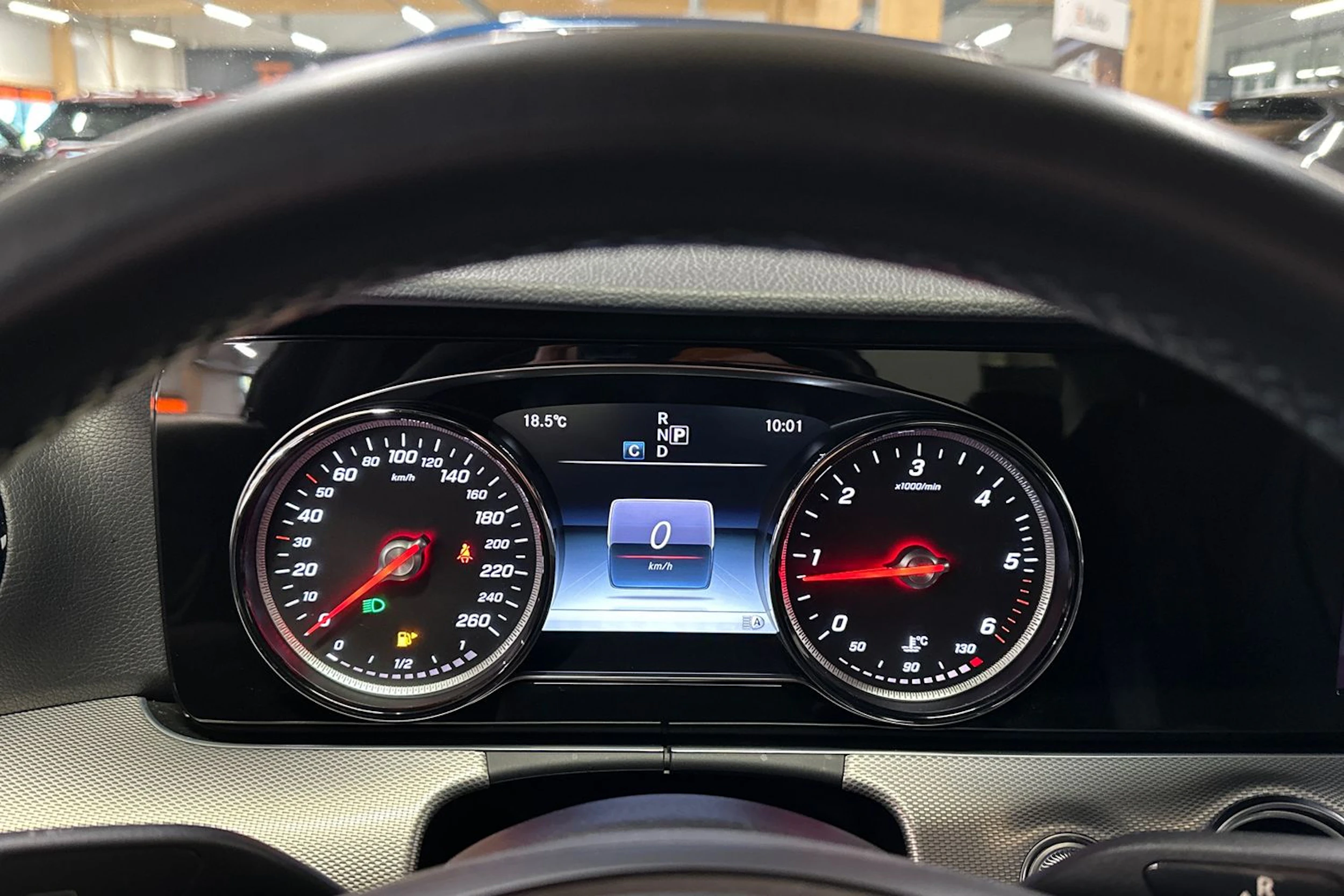 musta Mercedes-Benz E 2016 kuva 21.