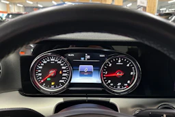 musta Mercedes-Benz E 2016 kuva 21.