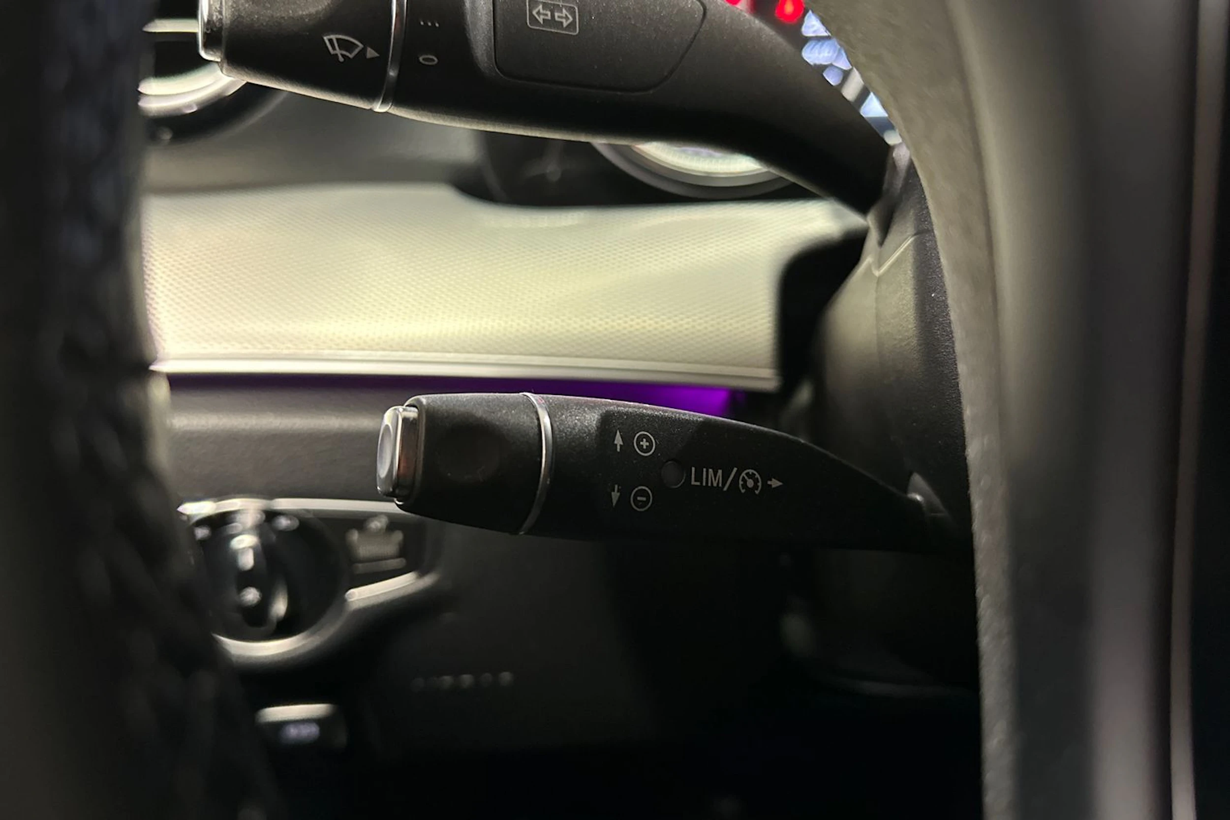 musta Mercedes-Benz E 2016 kuva 22.