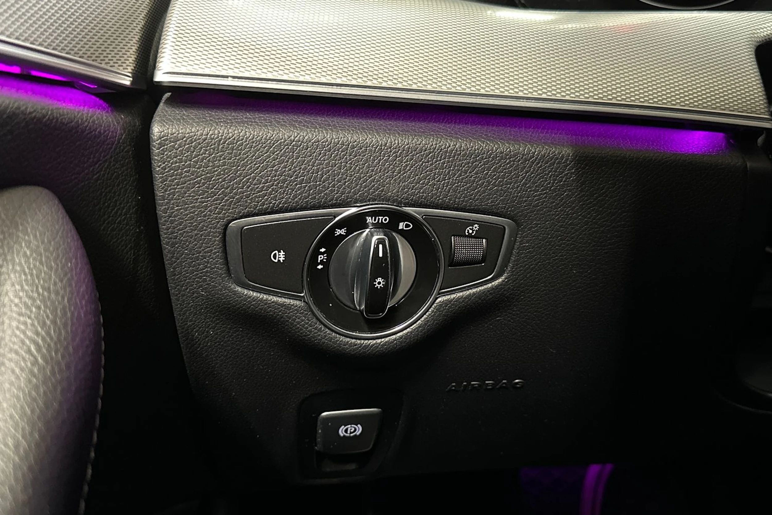 musta Mercedes-Benz E 2016 kuva 25.