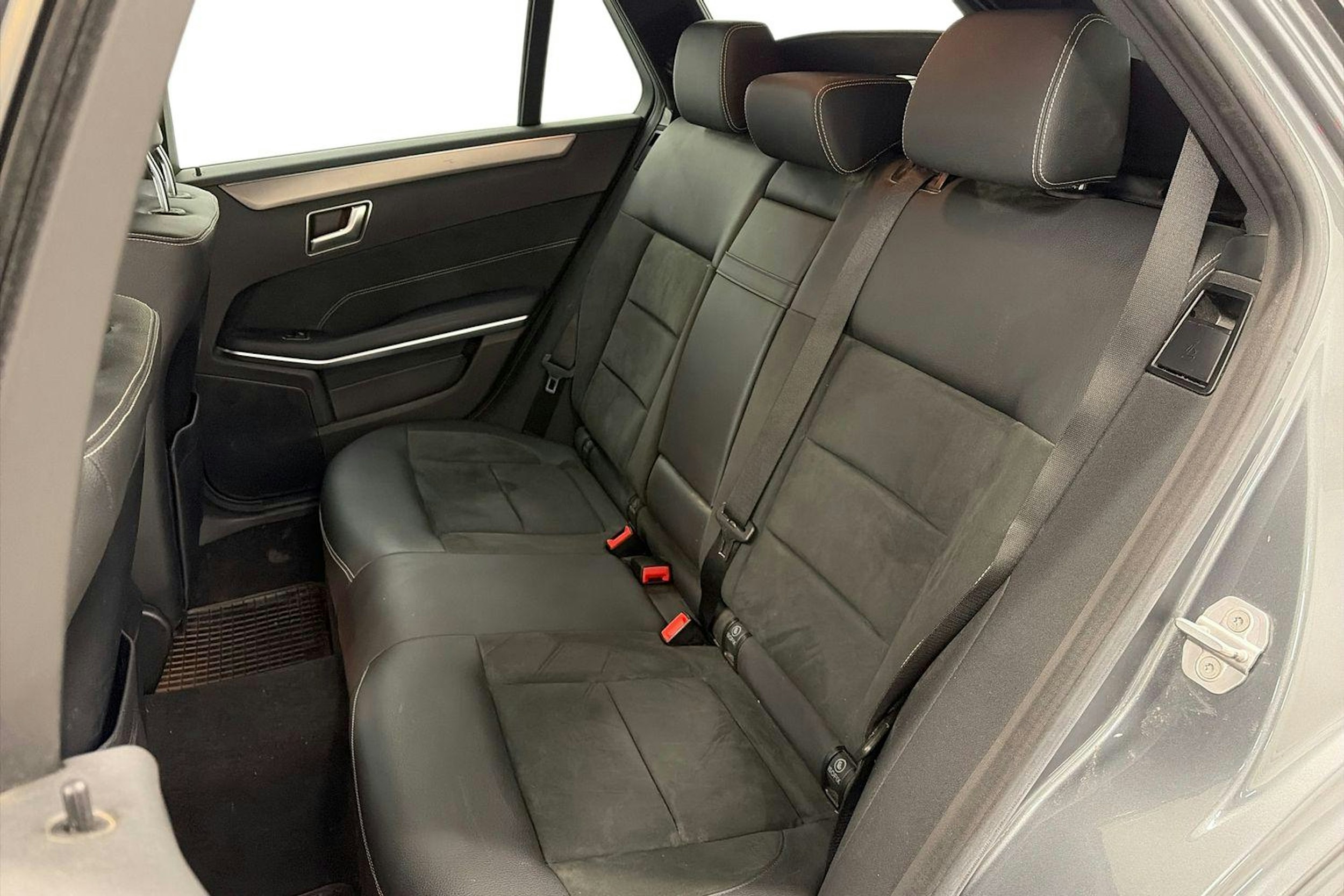 harmaa Mercedes-Benz E 2016 kuva 8.