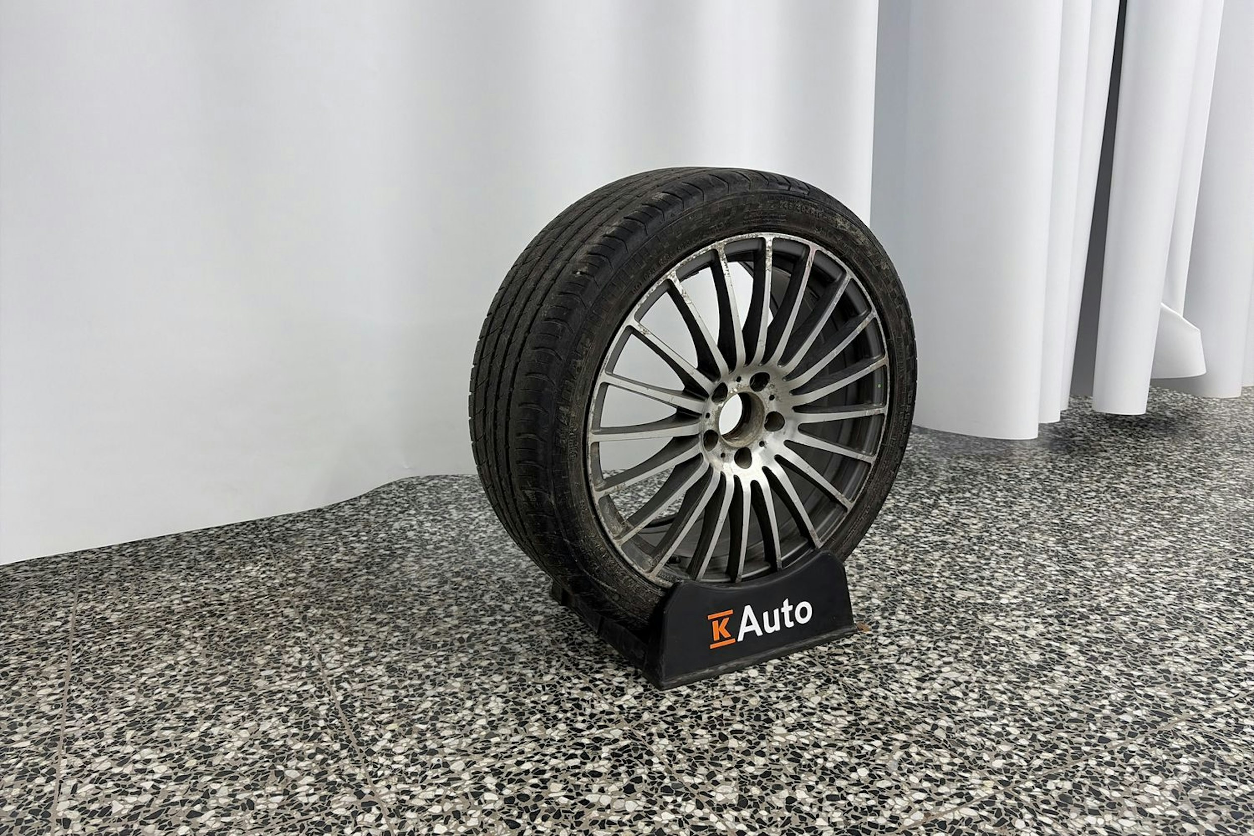 harmaa Mercedes-Benz E 2016 kuva 10.