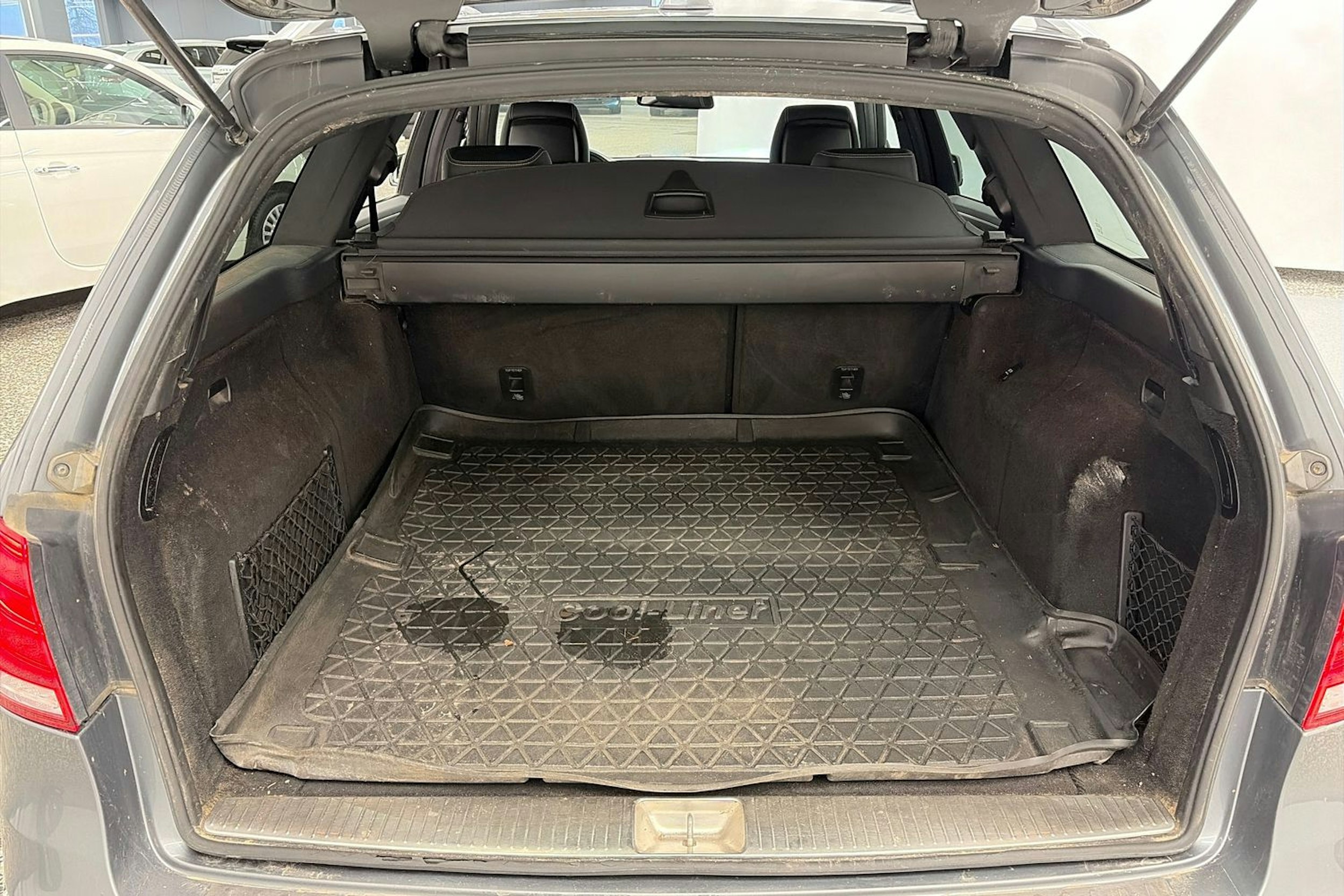 harmaa Mercedes-Benz E 2016 kuva 11.