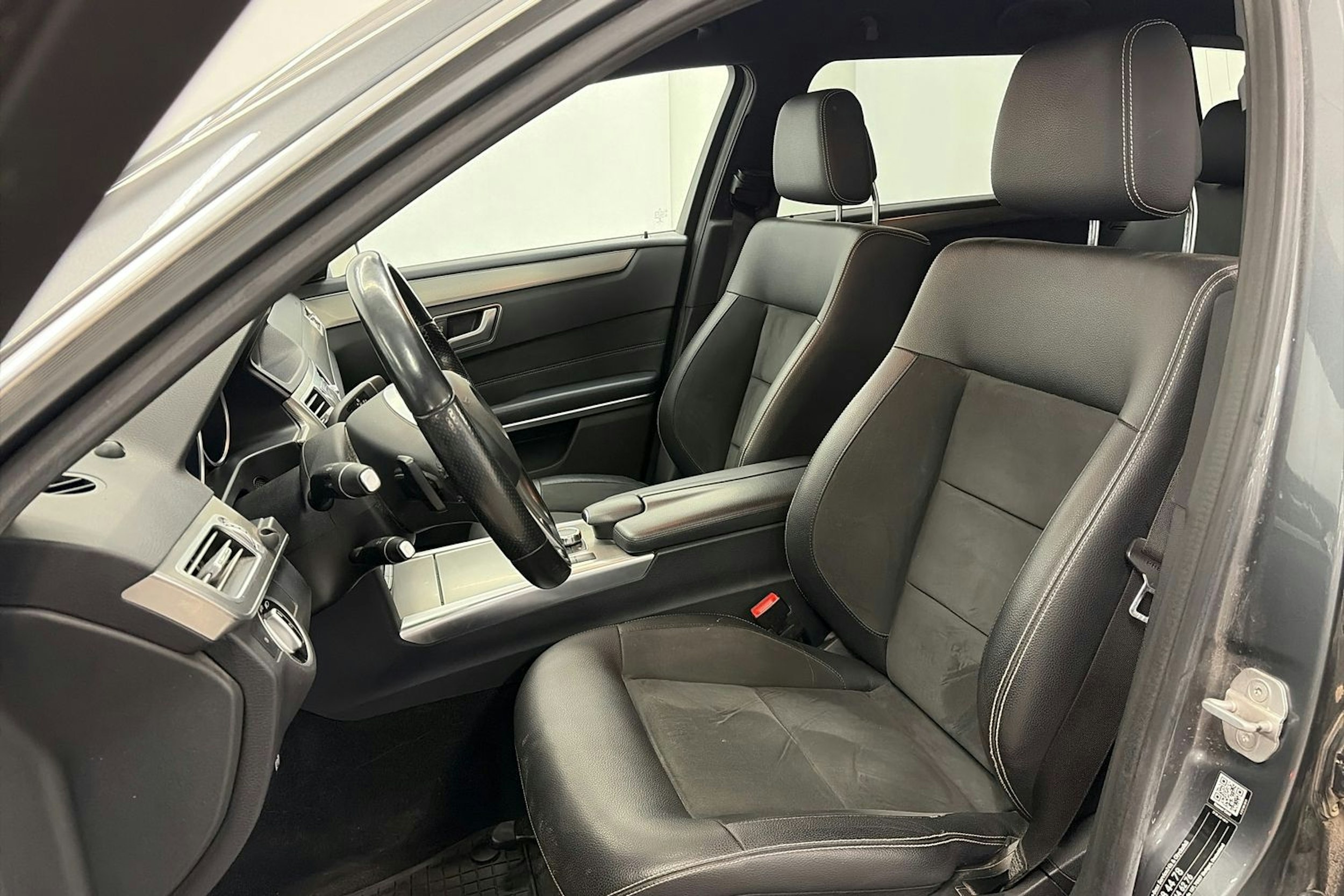 harmaa Mercedes-Benz E 2016 kuva 13.