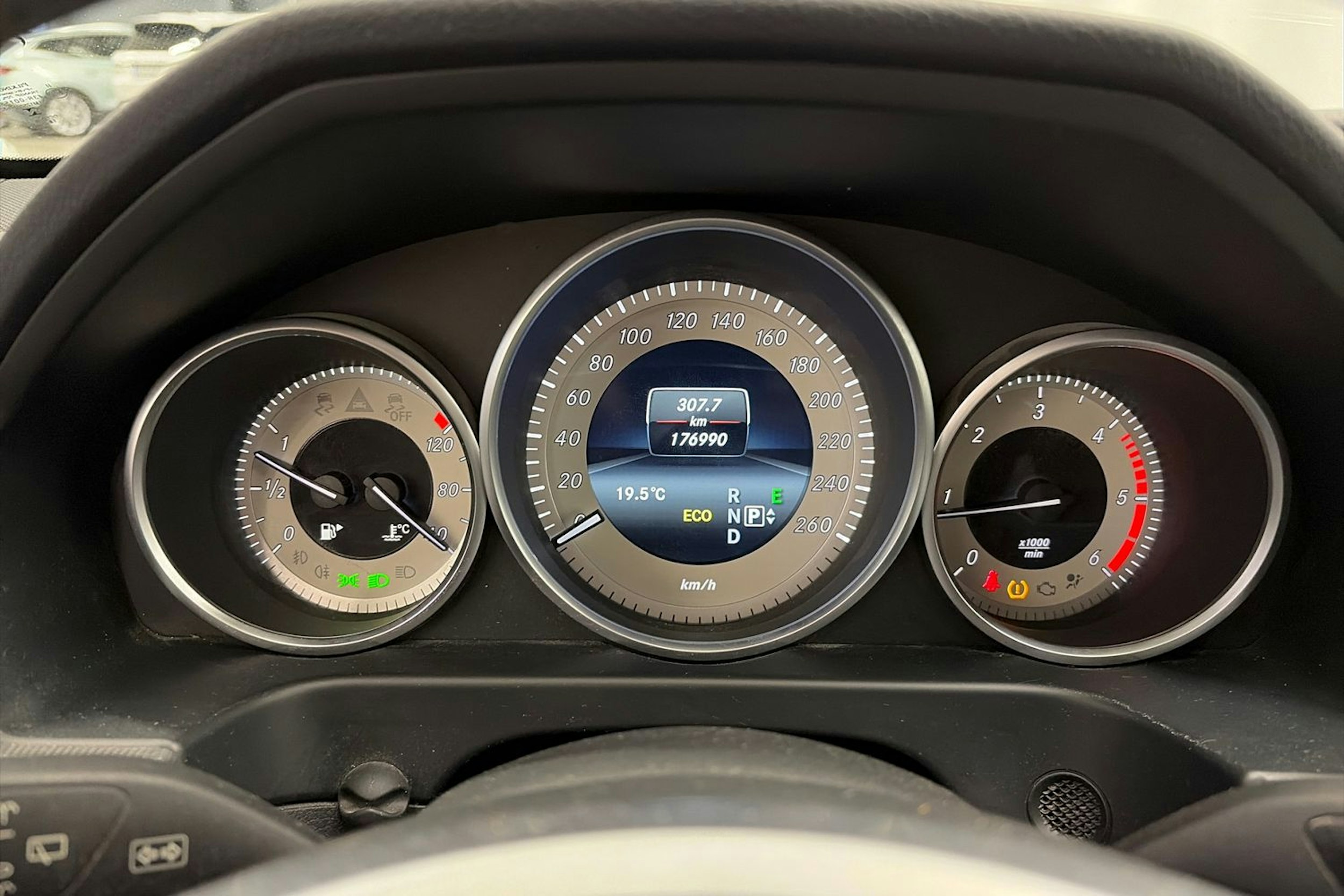 harmaa Mercedes-Benz E 2016 kuva 15.