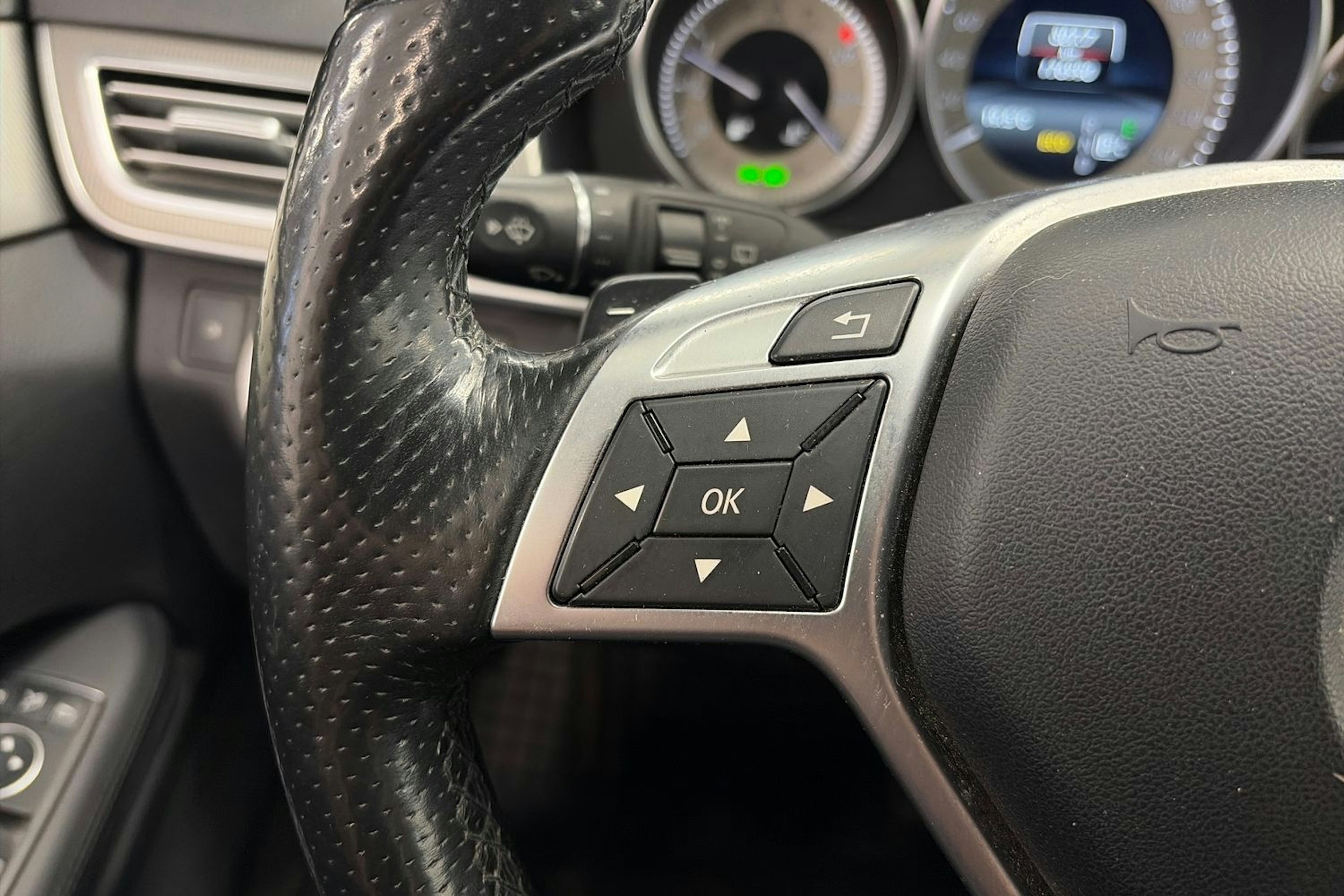 harmaa Mercedes-Benz E 2016 kuva 16.