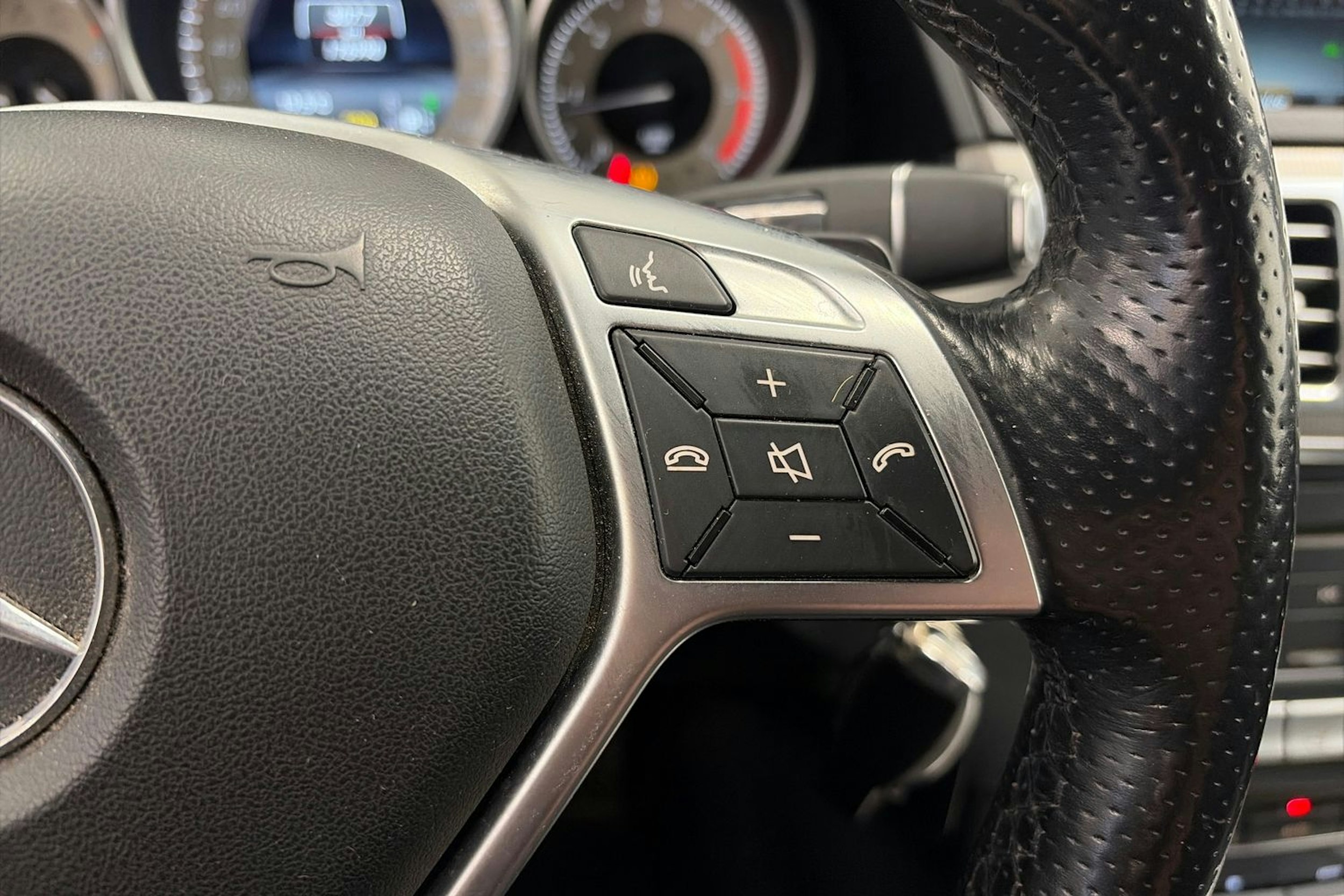 harmaa Mercedes-Benz E 2016 kuva 17.