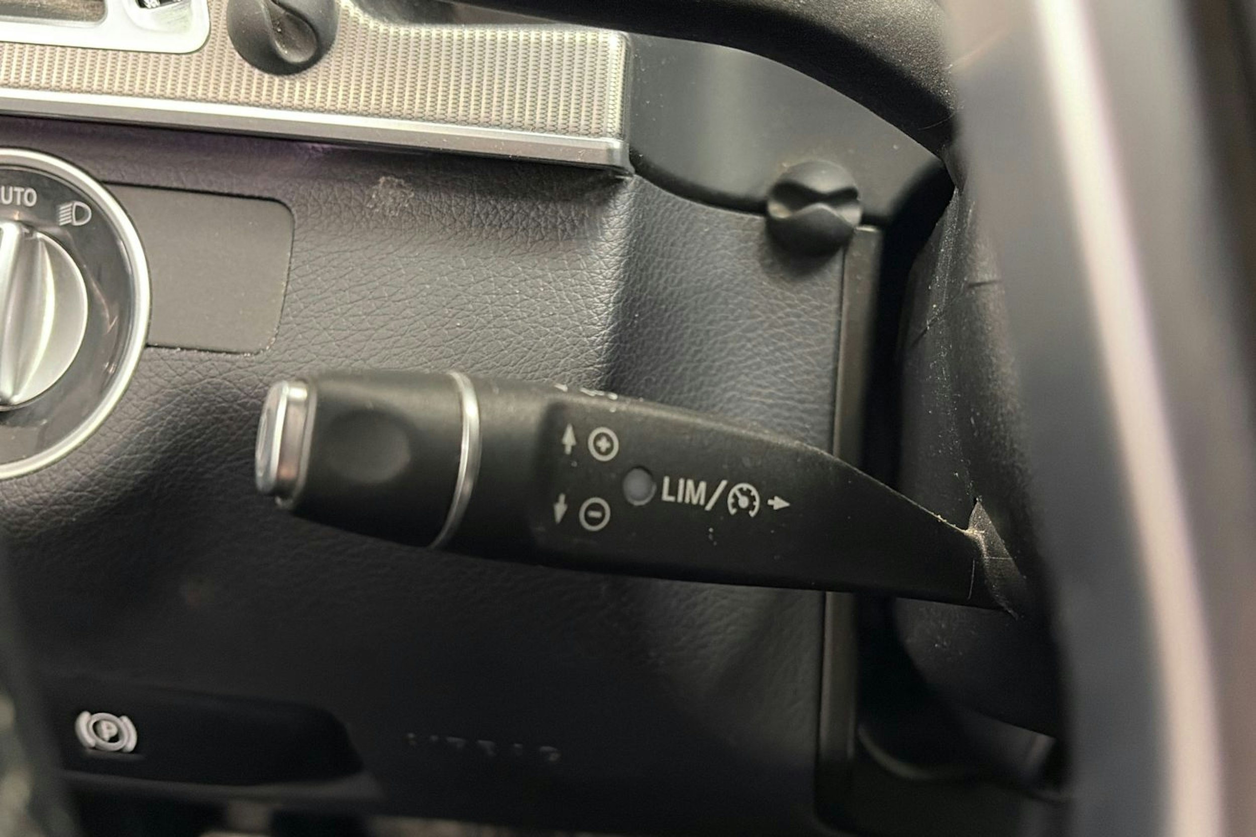 harmaa Mercedes-Benz E 2016 kuva 18.