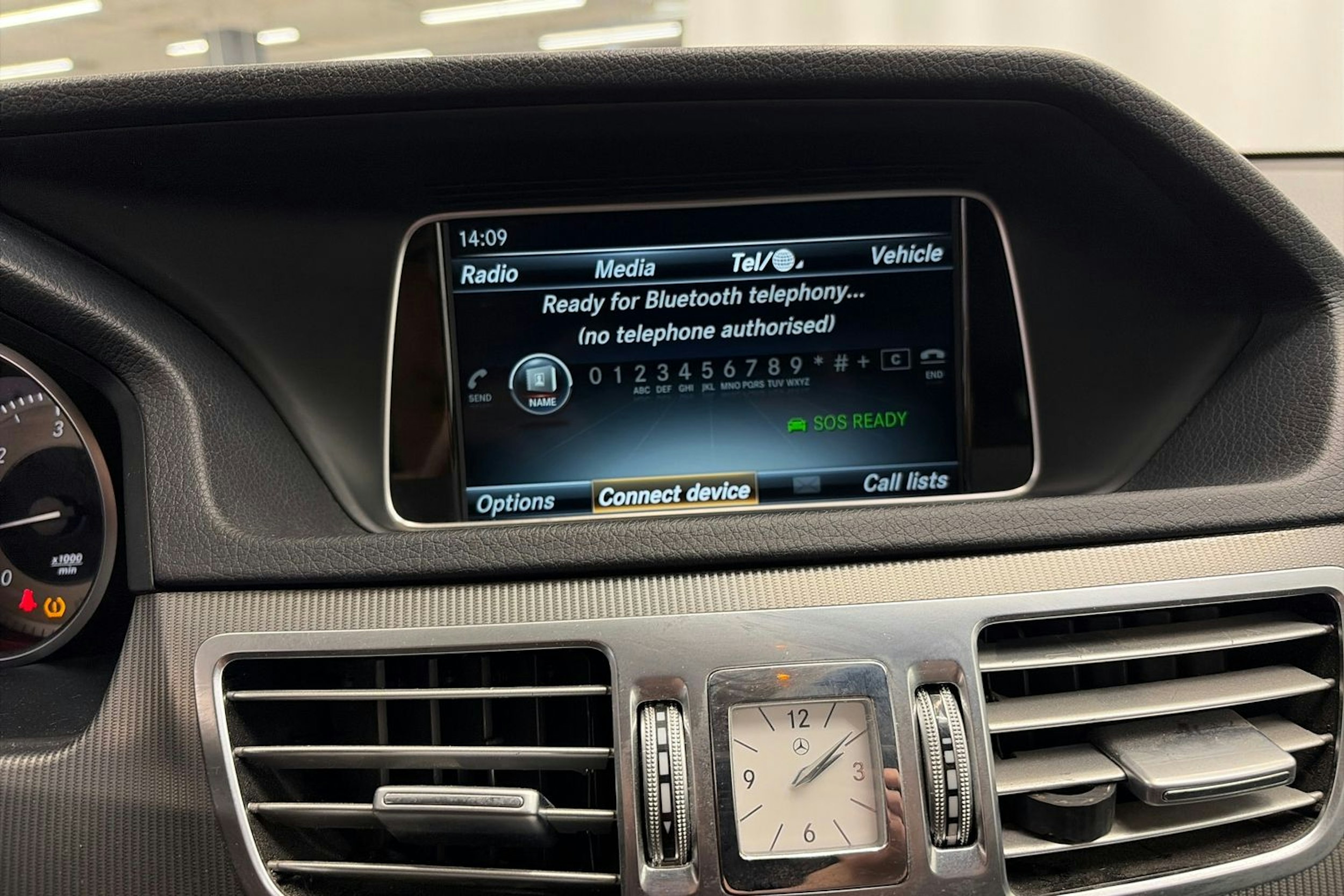 harmaa Mercedes-Benz E 2016 kuva 19.