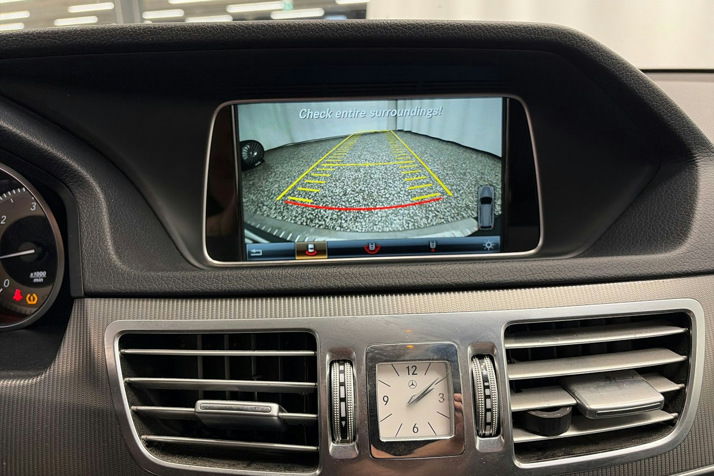 harmaa Mercedes-Benz E 2016 kuva 20.