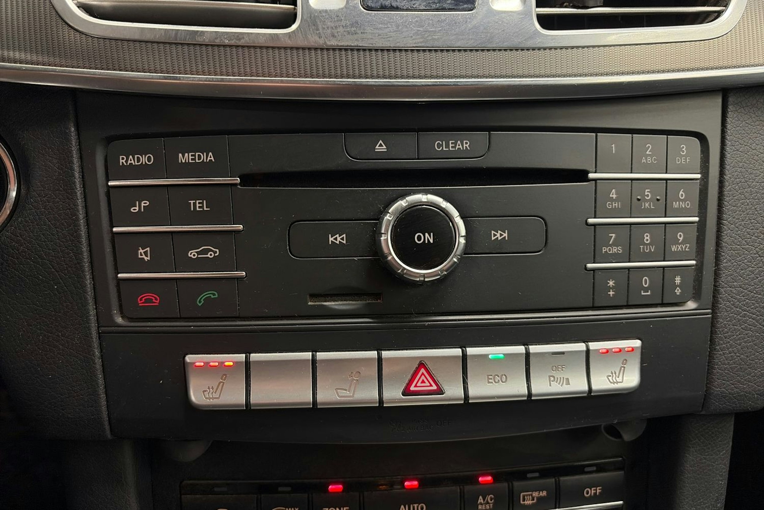 harmaa Mercedes-Benz E 2016 kuva 21.