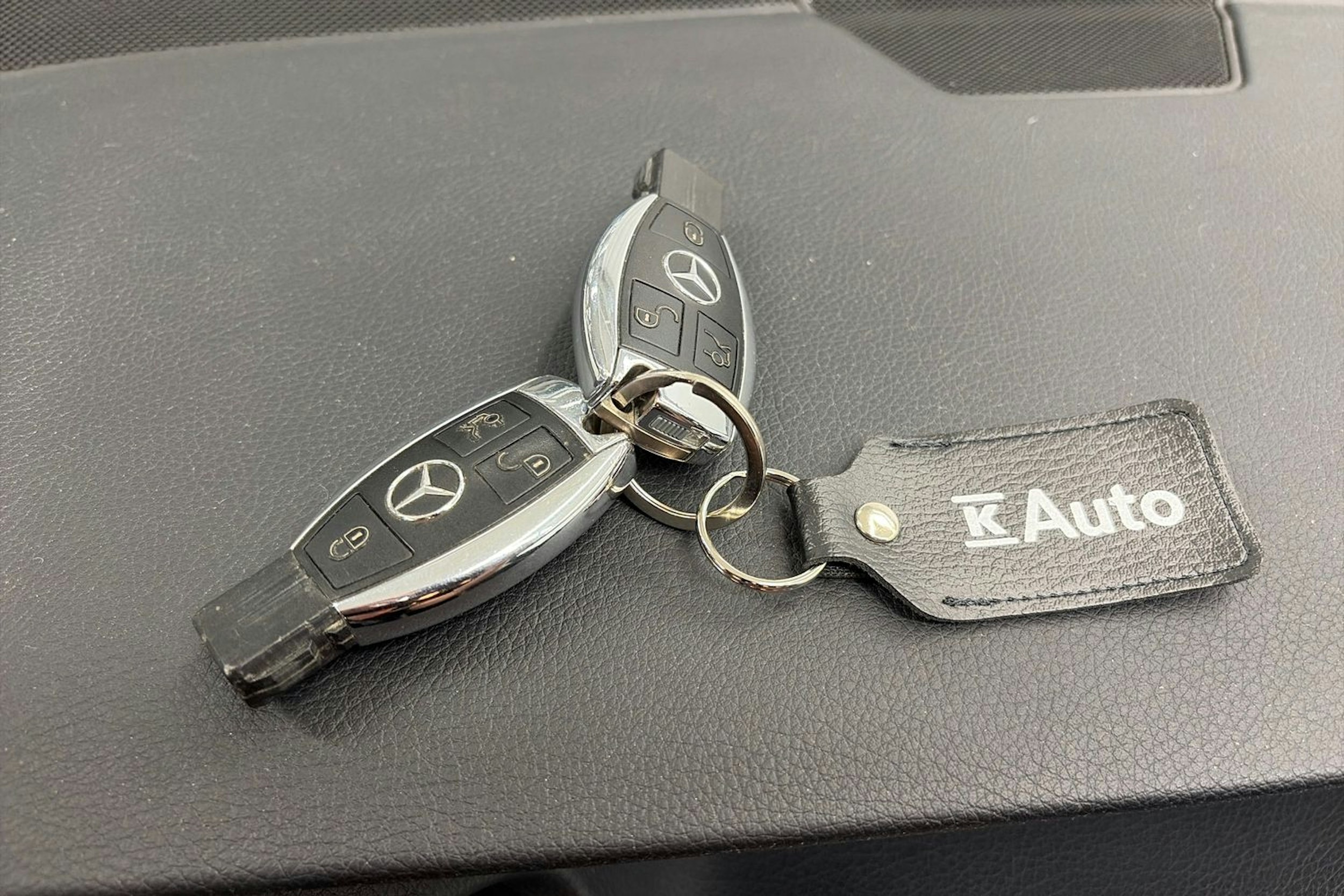 harmaa Mercedes-Benz E 2016 kuva 24.