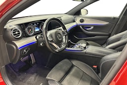 punainen Mercedes-Benz E 2016 kuva 7.