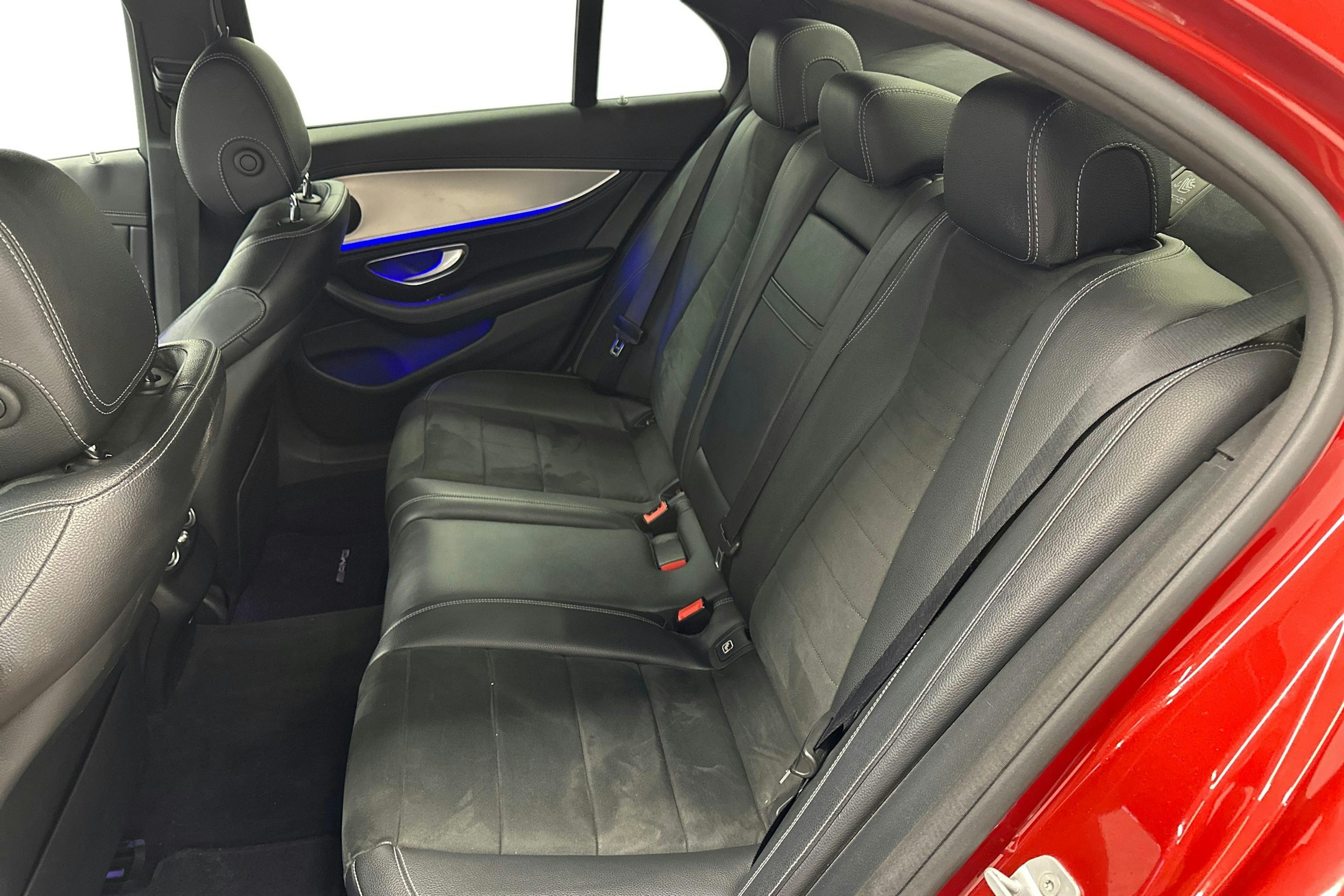 punainen Mercedes-Benz E 2016 kuva 10.