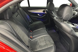 punainen Mercedes-Benz E 2016 kuva 11.