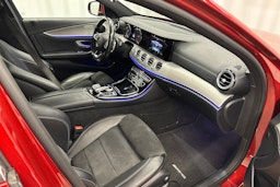 punainen Mercedes-Benz E 2016 kuva 13.