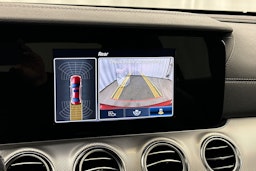 punainen Mercedes-Benz E 2016 kuva 20.