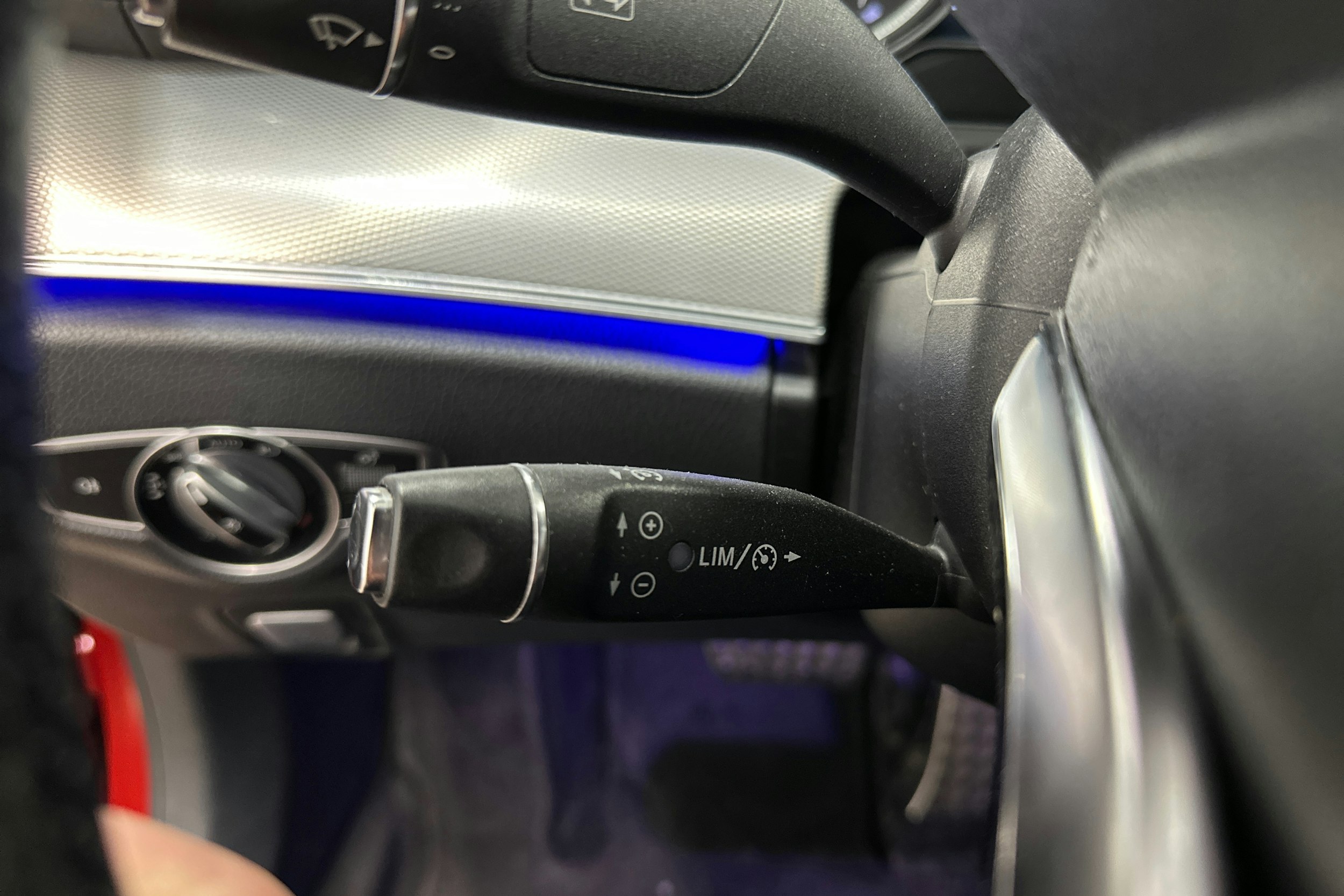 punainen Mercedes-Benz E 2016 kuva 23.