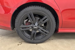 punainen Mercedes-Benz E 2016 kuva 25.