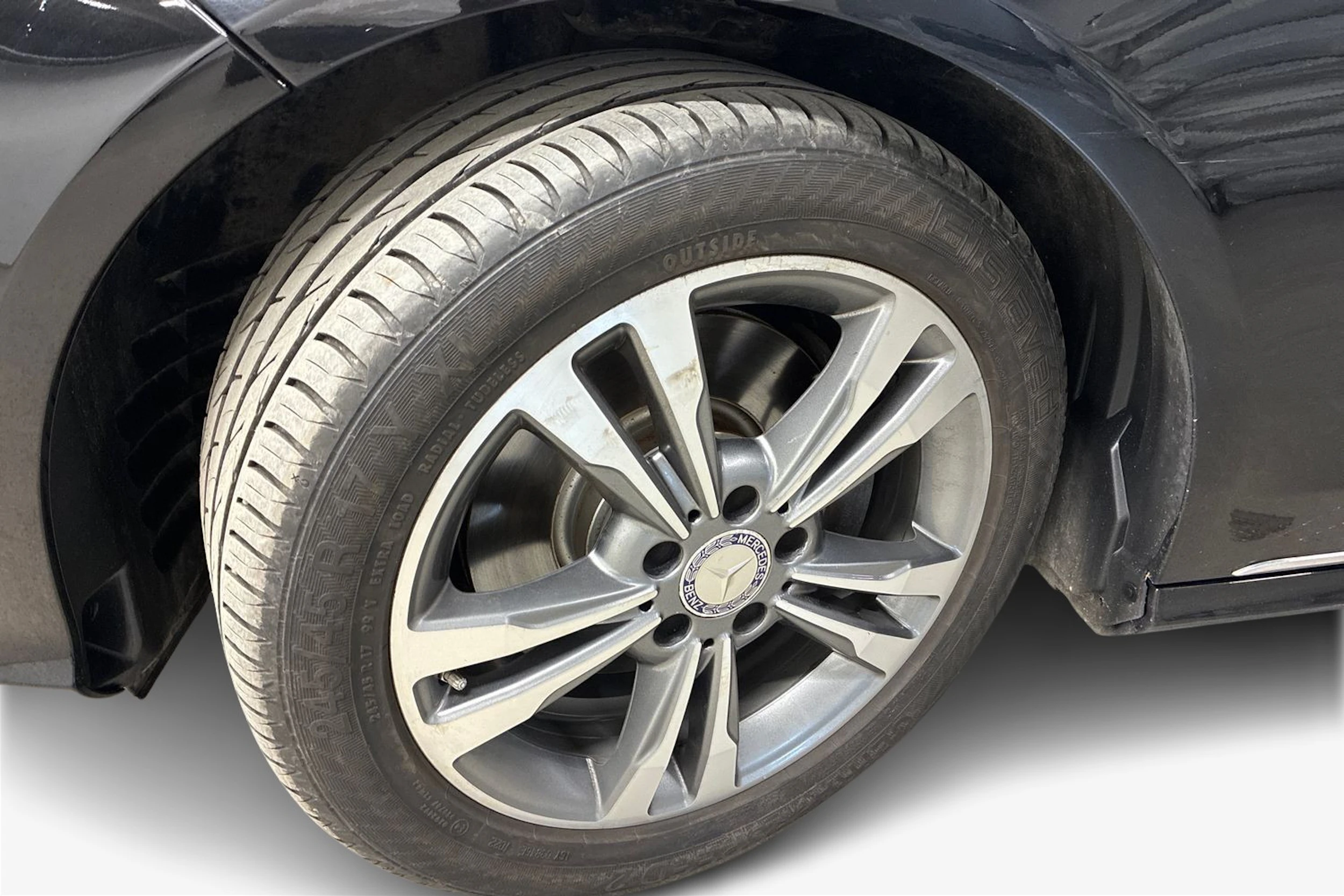 musta Mercedes-Benz E 2016 kuva 9.