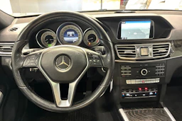 musta Mercedes-Benz E 2016 kuva 11.