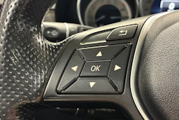 musta Mercedes-Benz E 2016 kuva 14.