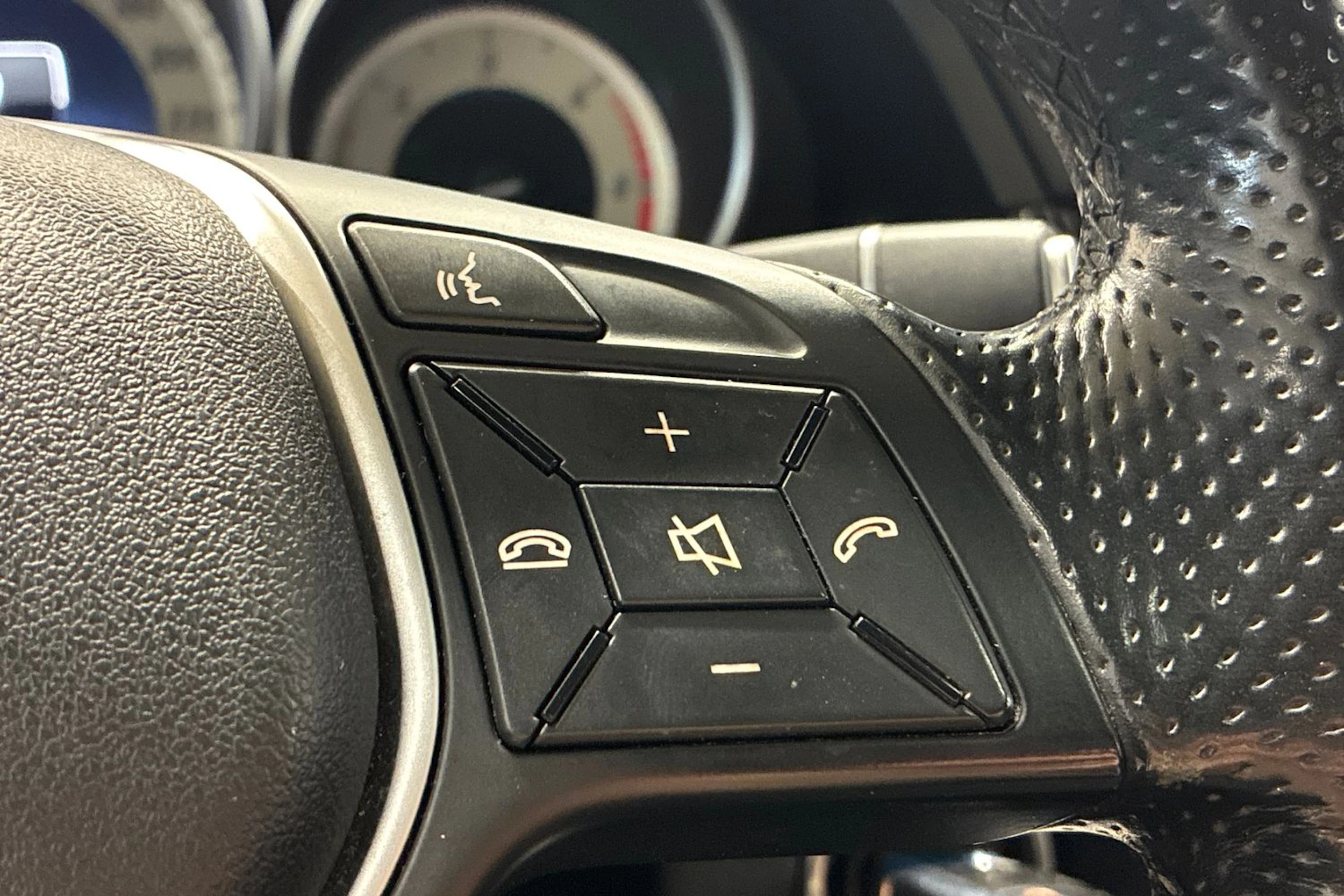 musta Mercedes-Benz E 2016 kuva 15.