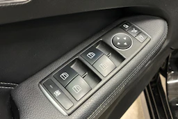 musta Mercedes-Benz E 2016 kuva 21.