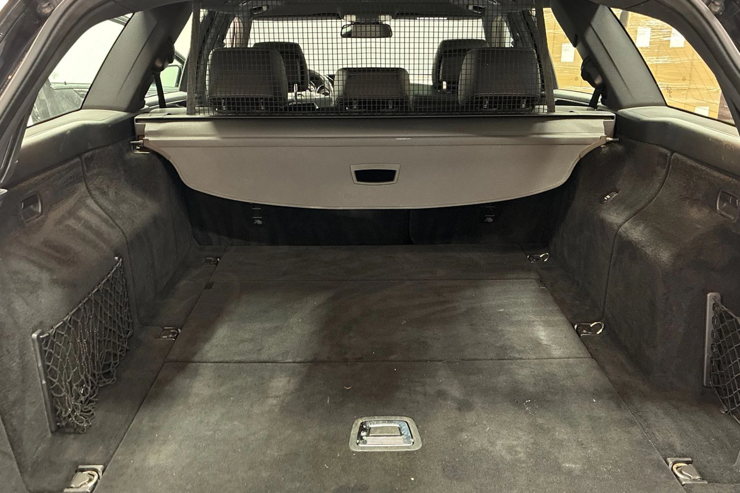 musta Mercedes-Benz E 2016 kuva 23.