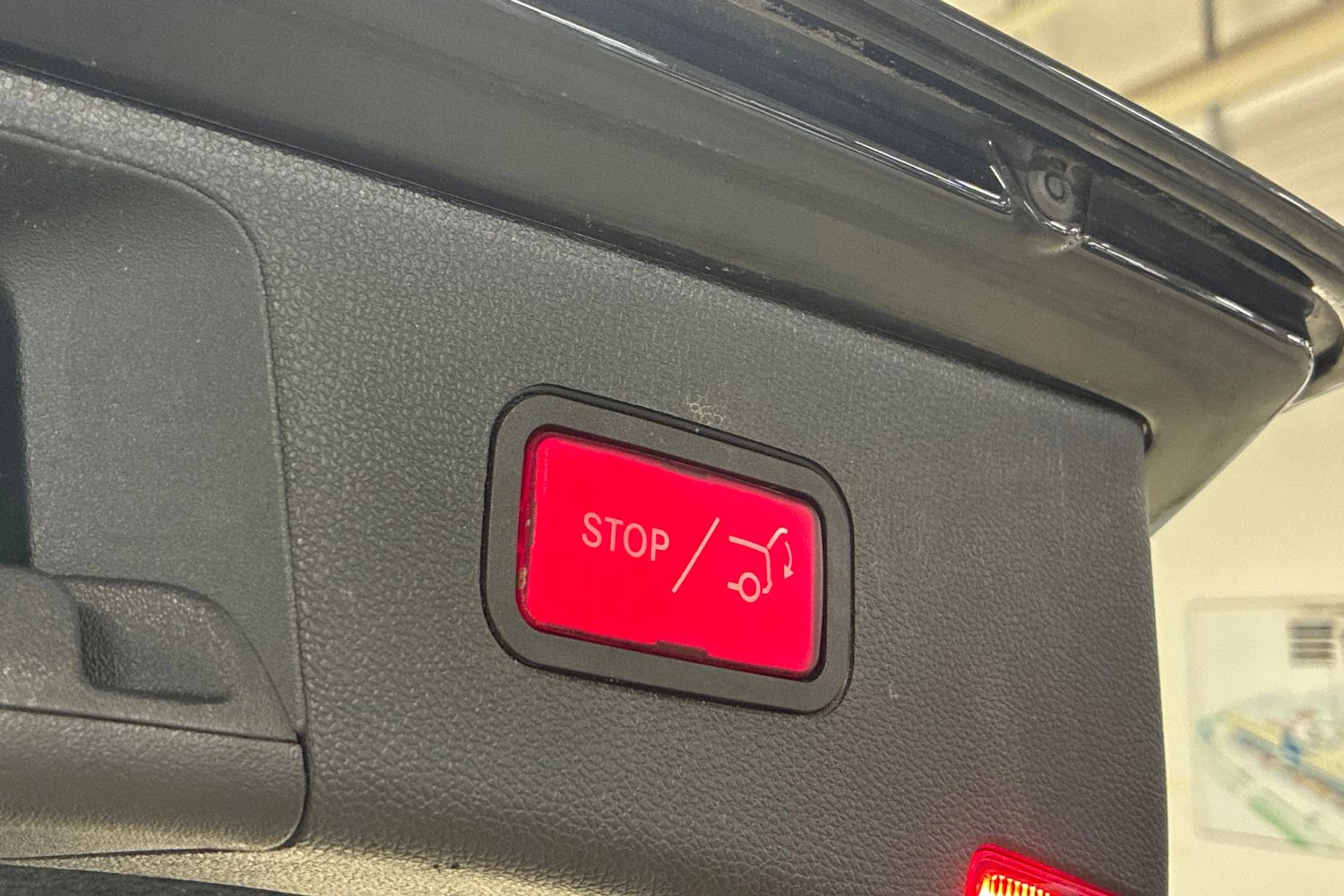 musta Mercedes-Benz E 2016 kuva 24.