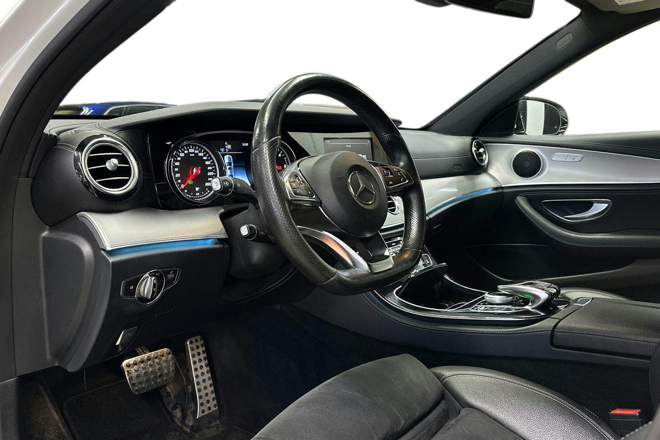 valkoinen Mercedes-Benz E 2016 kuva 7.