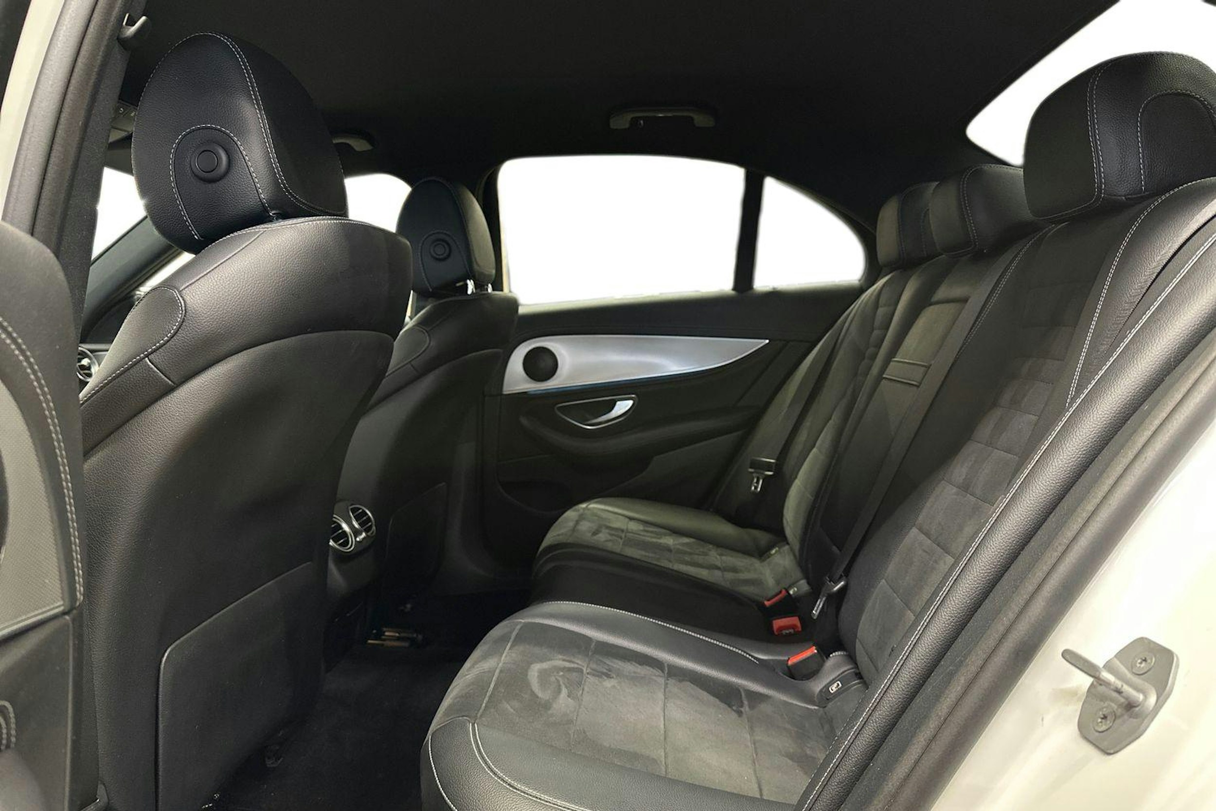 valkoinen Mercedes-Benz E 2016 kuva 10.