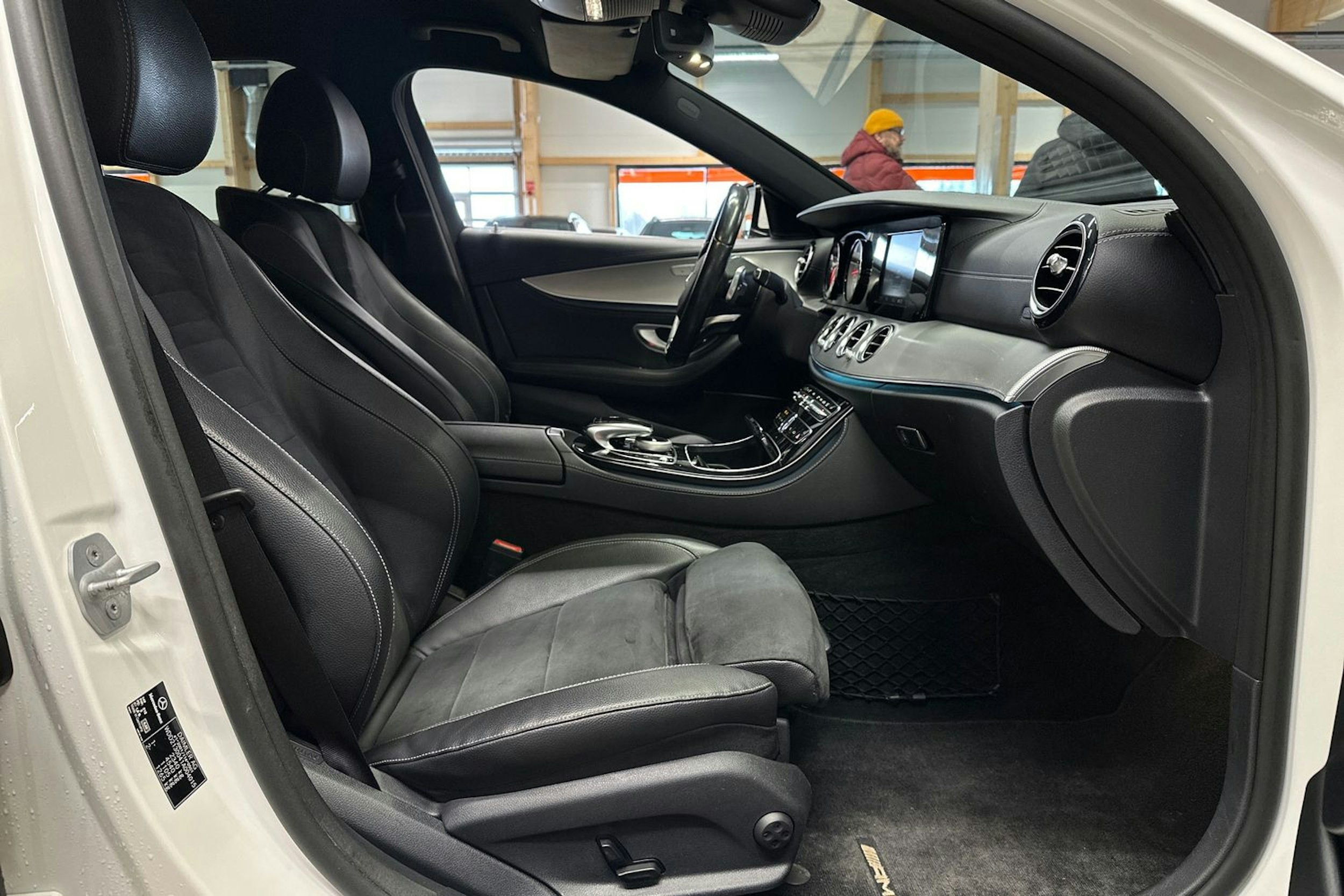 valkoinen Mercedes-Benz E 2016 kuva 14.