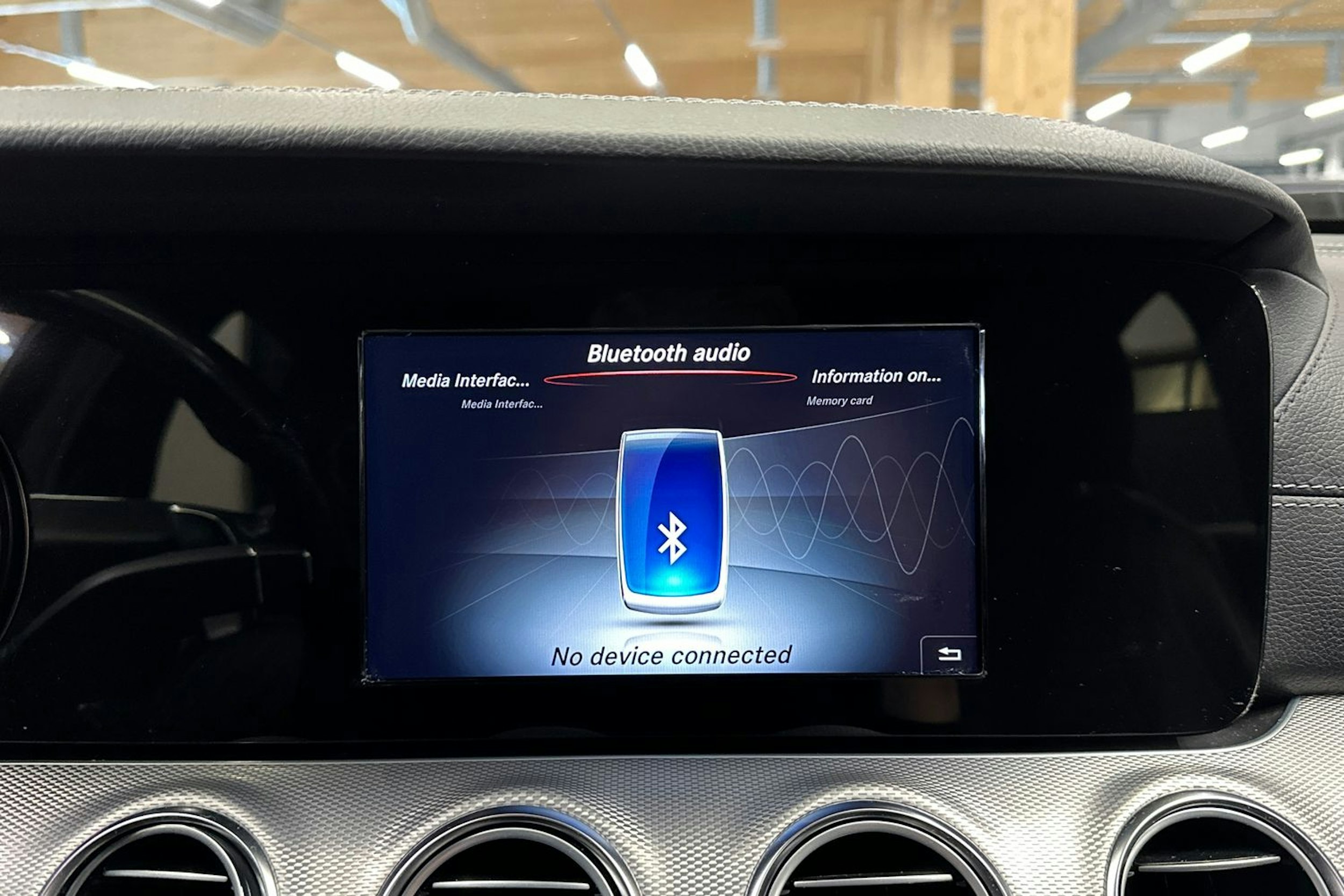 valkoinen Mercedes-Benz E 2016 kuva 18.