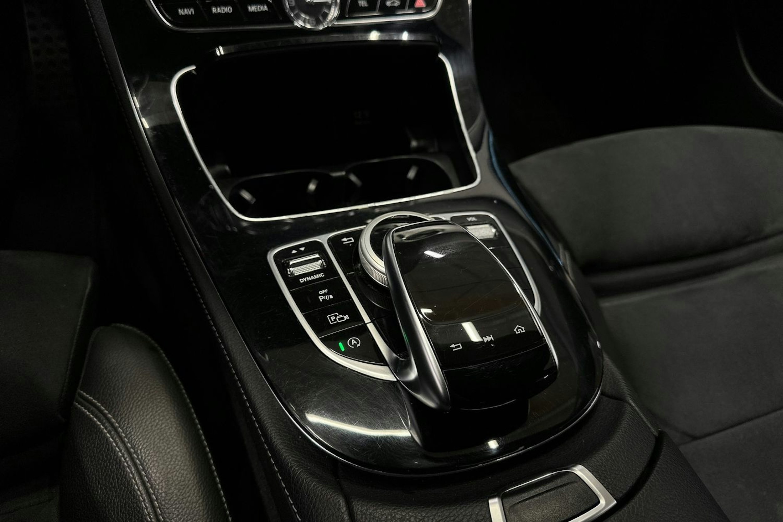 valkoinen Mercedes-Benz E 2016 kuva 20.