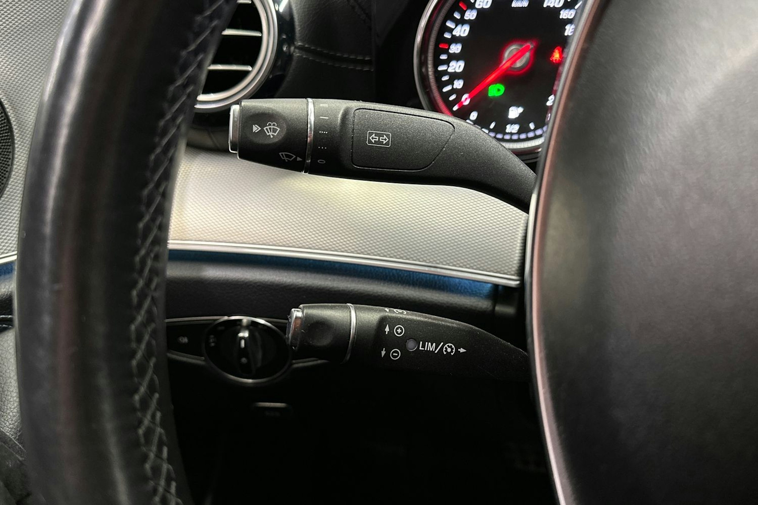 valkoinen Mercedes-Benz E 2016 kuva 22.