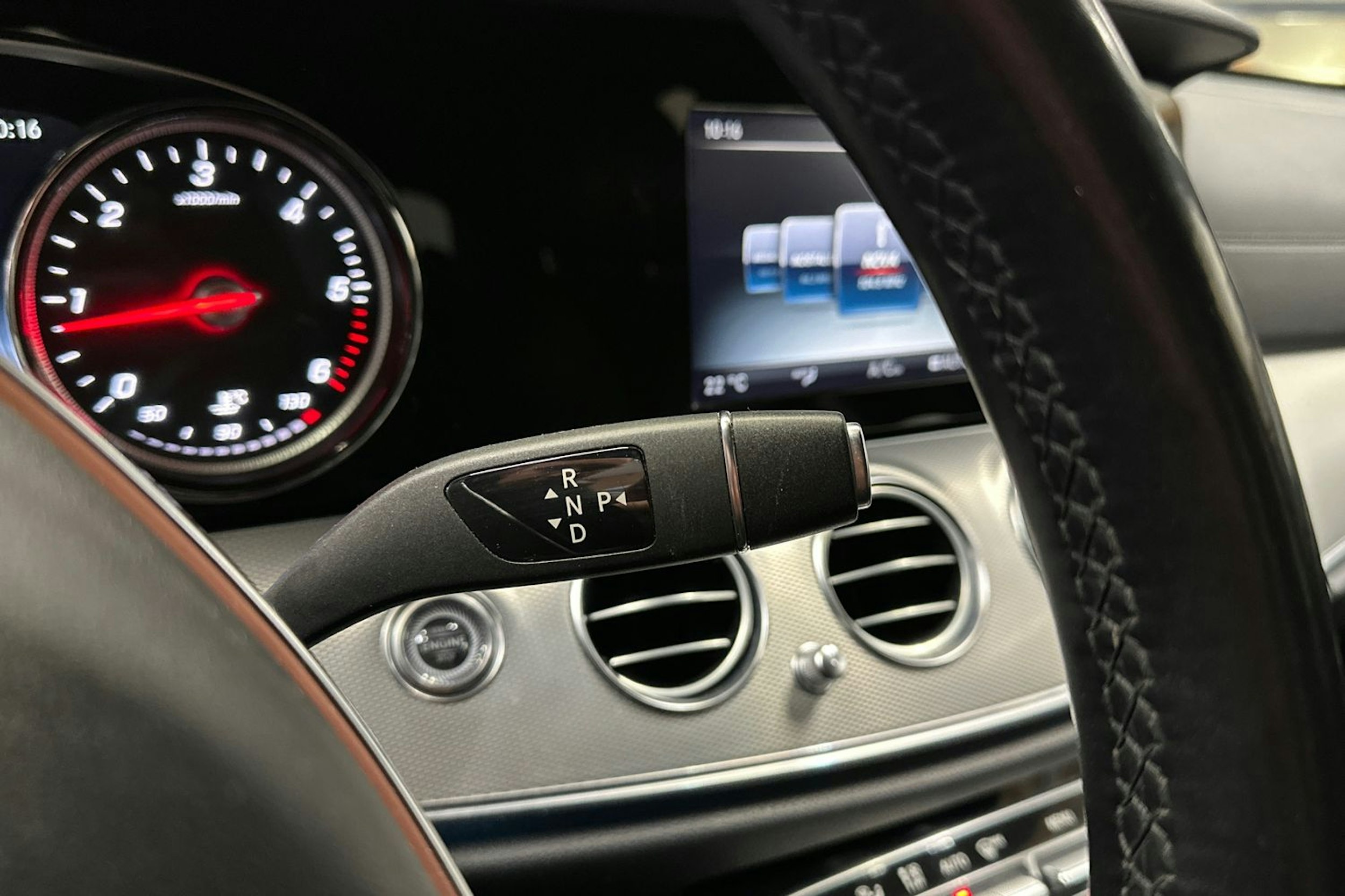 valkoinen Mercedes-Benz E 2016 kuva 23.