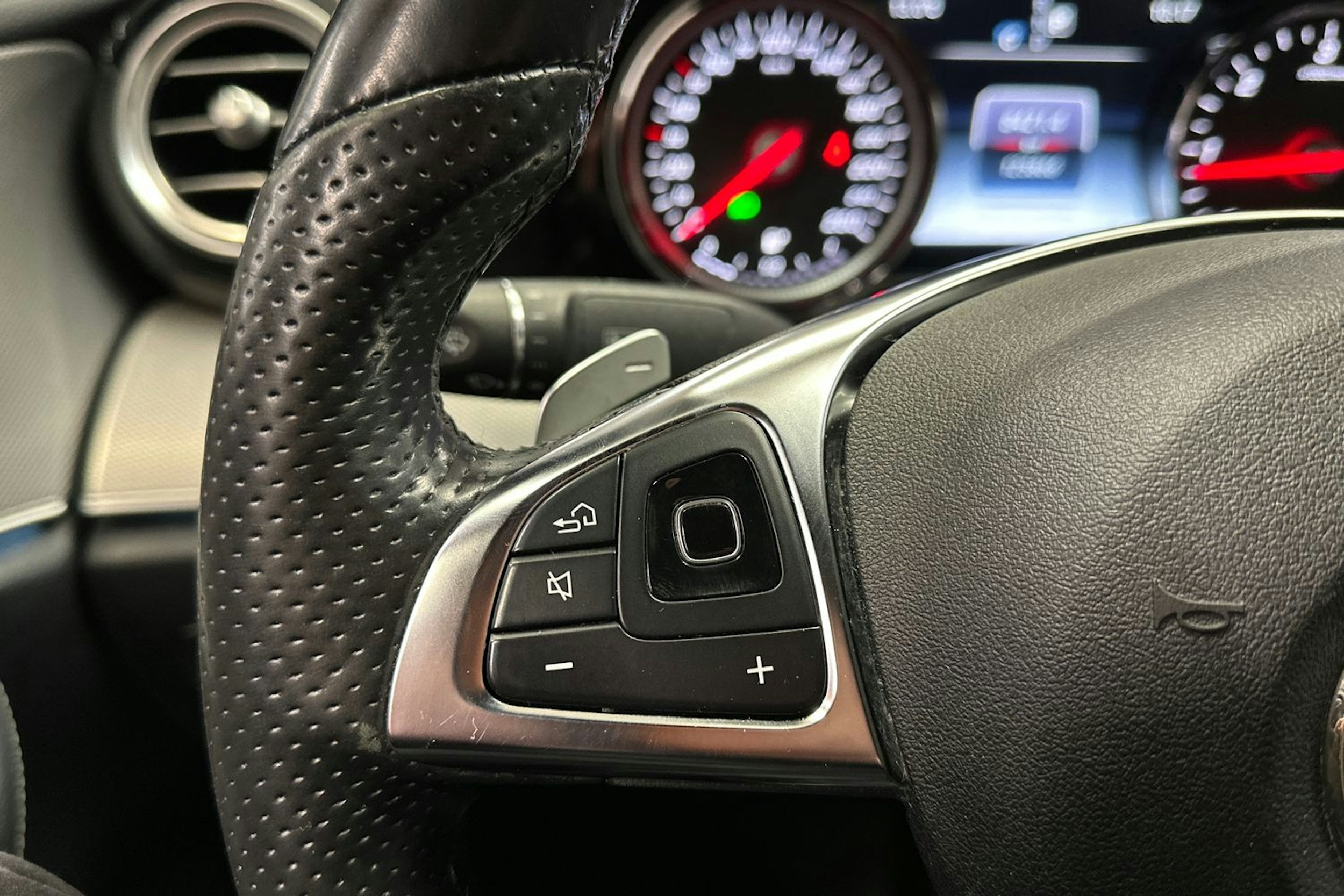 valkoinen Mercedes-Benz E 2016 kuva 24.