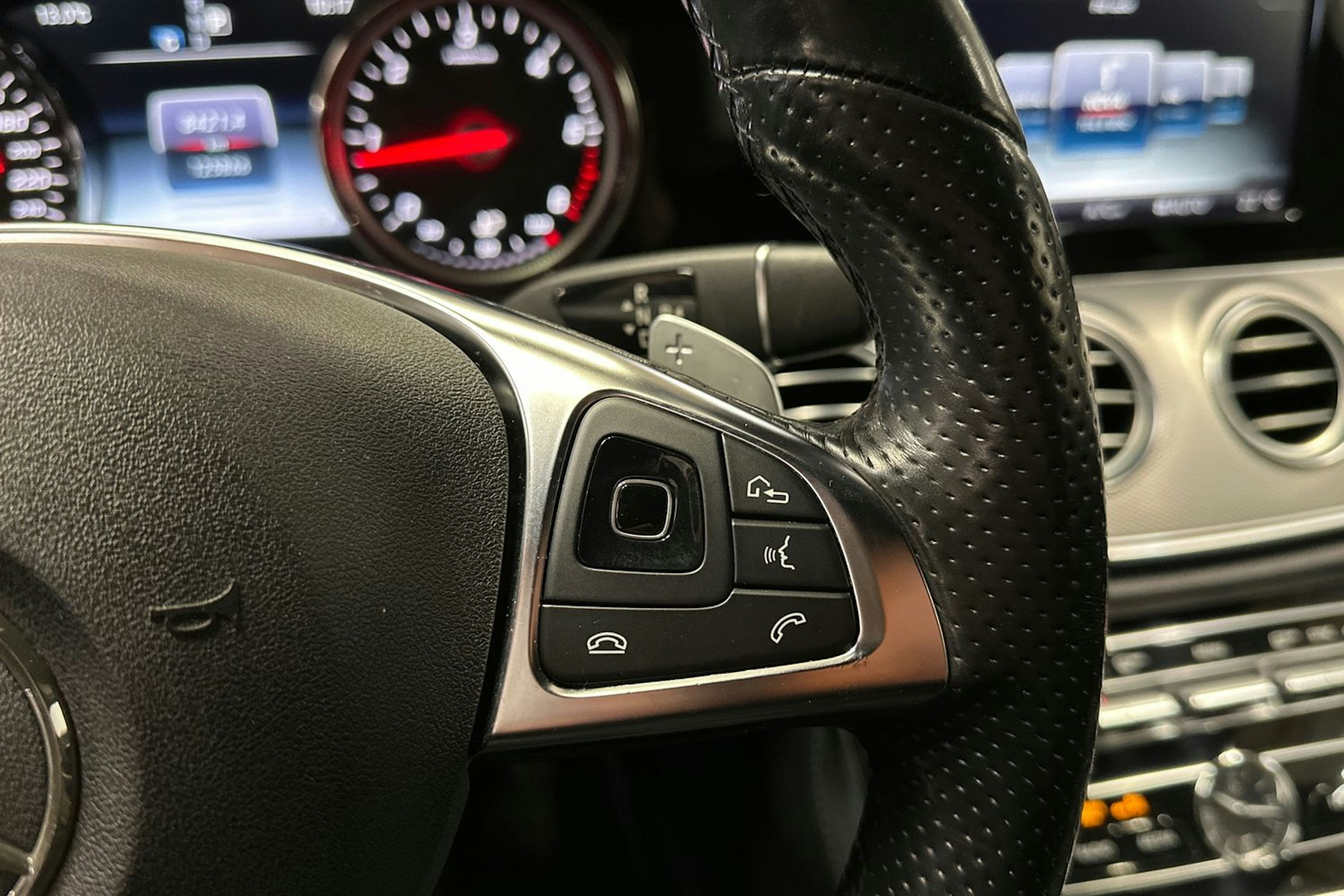 valkoinen Mercedes-Benz E 2016 kuva 25.