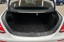 valkoinen Mercedes-Benz E 2016 kuva 28.